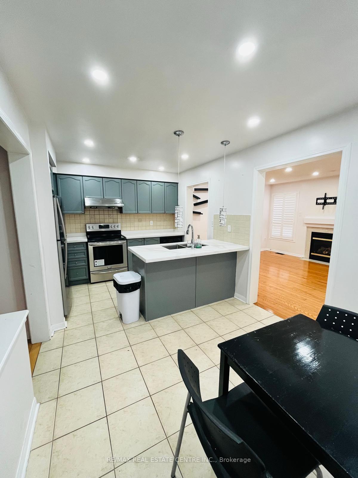 Photo 5 of Unit UPPER LEVEL, 48 Herdwick Street, Brampton, Gore Industrial North — HOMEH