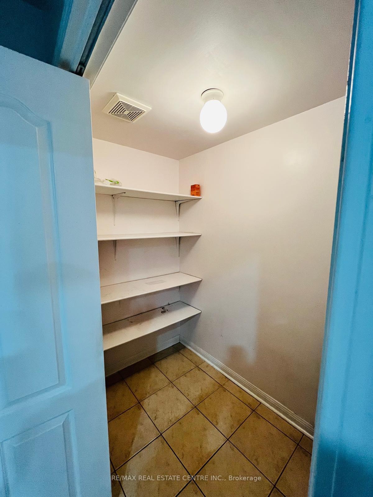 Photo 6 of Unit UPPER LEVEL, 48 Herdwick Street, Brampton, Gore Industrial North — HOMEH