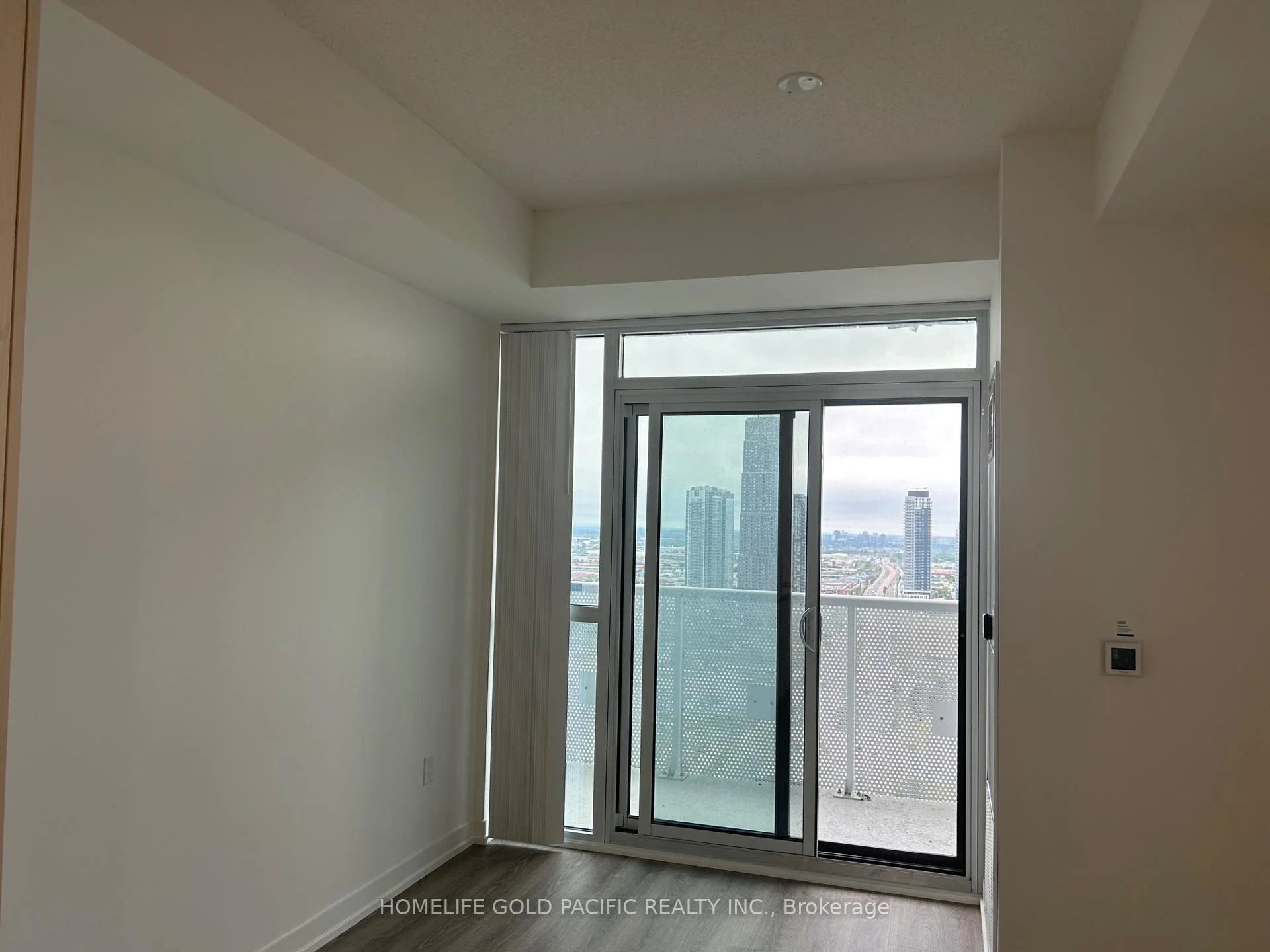 Photo 4 of Unit 3307, 8 Interchange Way, Vaughan, Vaughan Corporate Centre — HOMEH