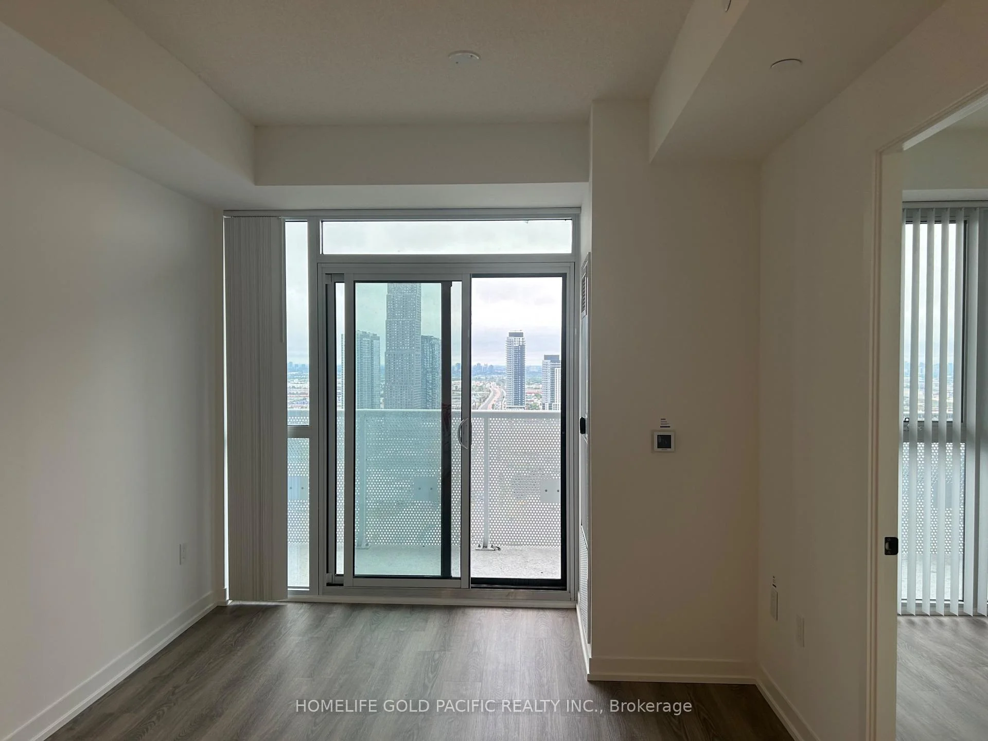 Photo 5 of Unit 3307, 8 Interchange Way, Vaughan, Vaughan Corporate Centre — HOMEH