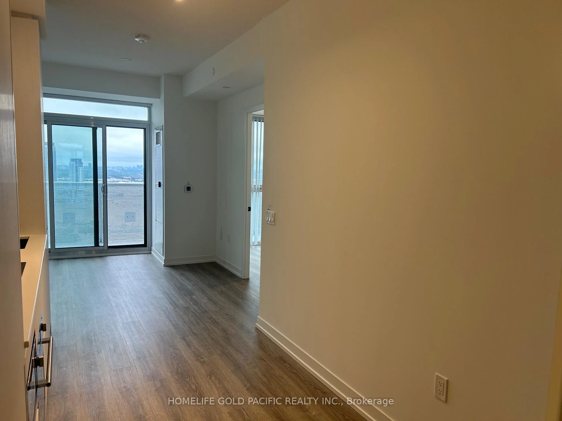 Photo 8 of Unit 3307, 8 Interchange Way, Vaughan, Vaughan Corporate Centre — HOMEH
