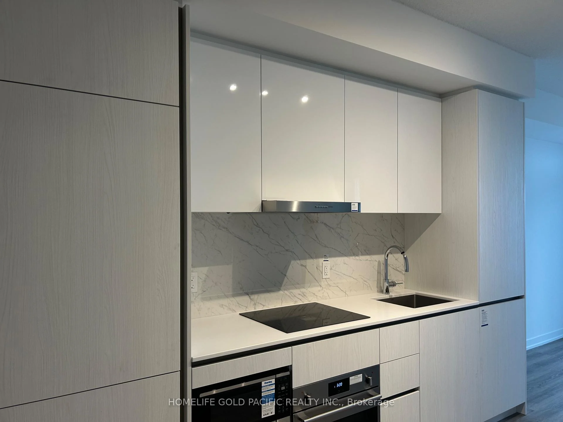 Photo 17 of Unit 3307, 8 Interchange Way, Vaughan, Vaughan Corporate Centre — HOMEH