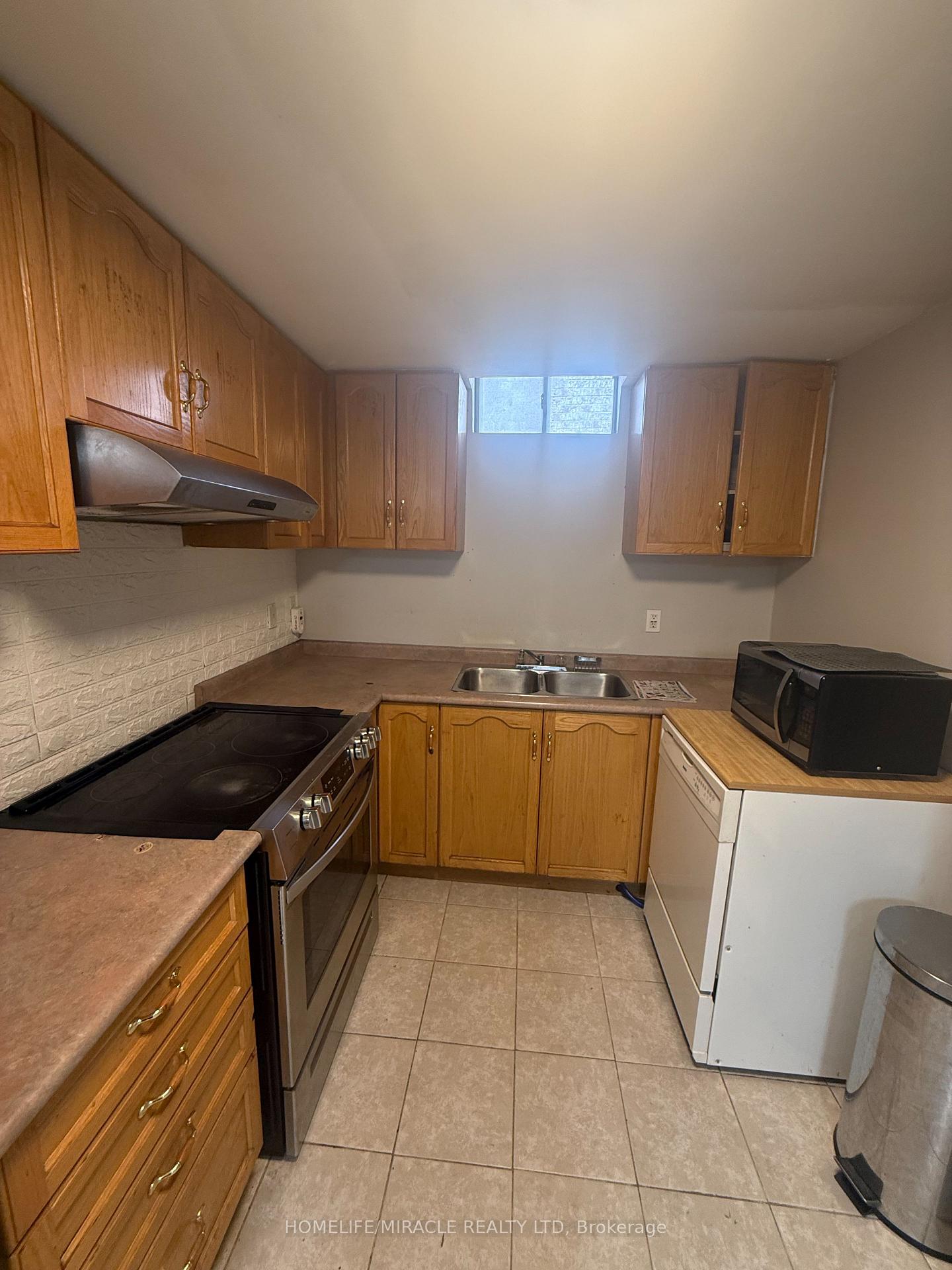 Photo 4 of Unit Basement, 129 Upper Humber Drive, Etobicoke, West Humber-Clairville — HOMEH