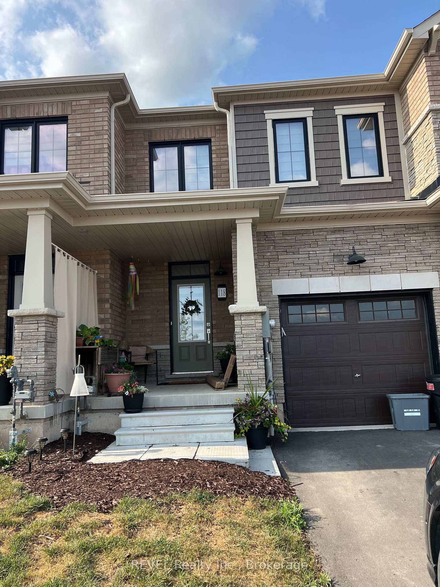 Photo 1 of 118 Varsity Drive, Welland, Dain City — HOMEH