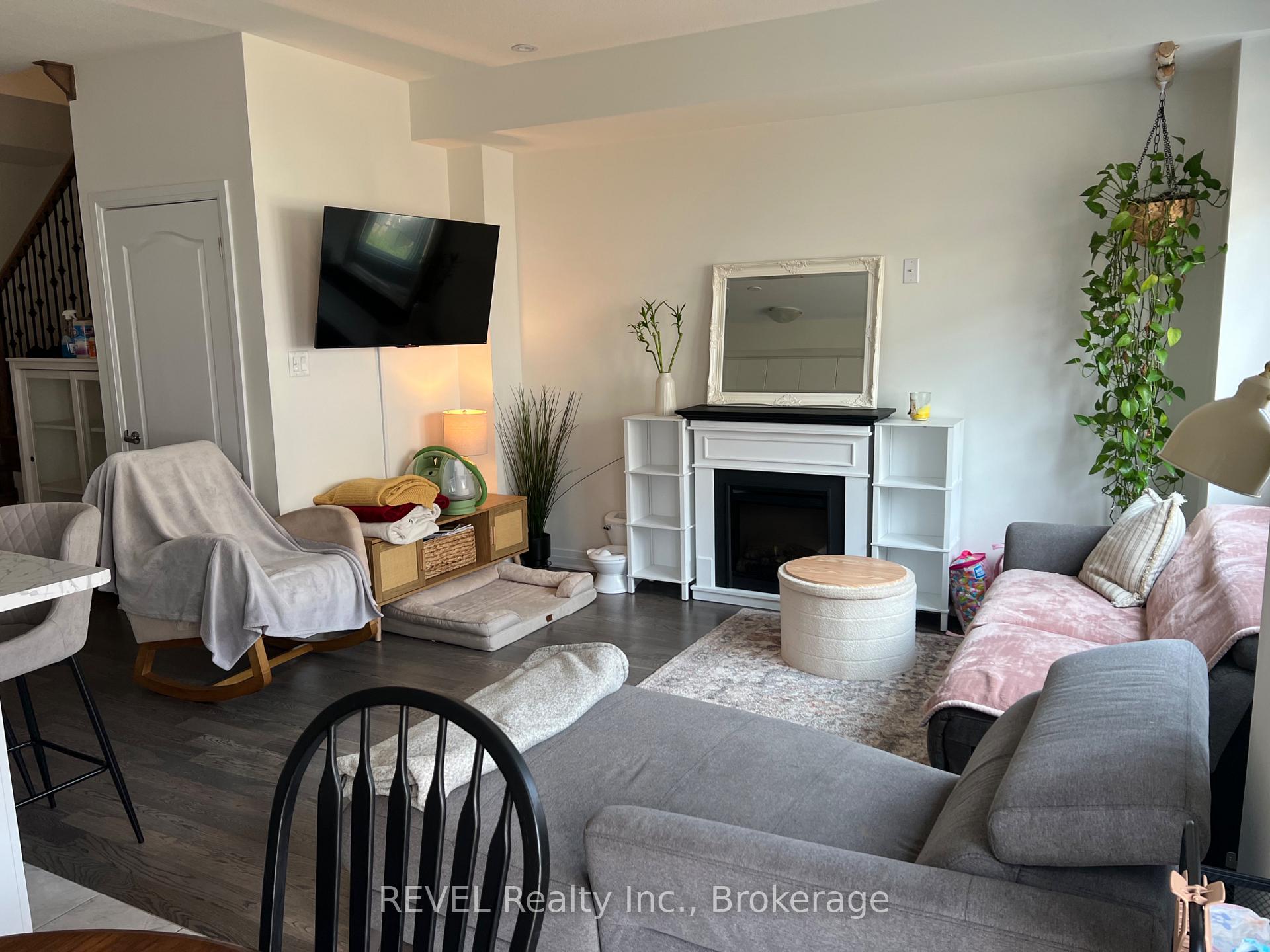 Photo 2 of 118 Varsity Drive, Welland, Dain City — HOMEH