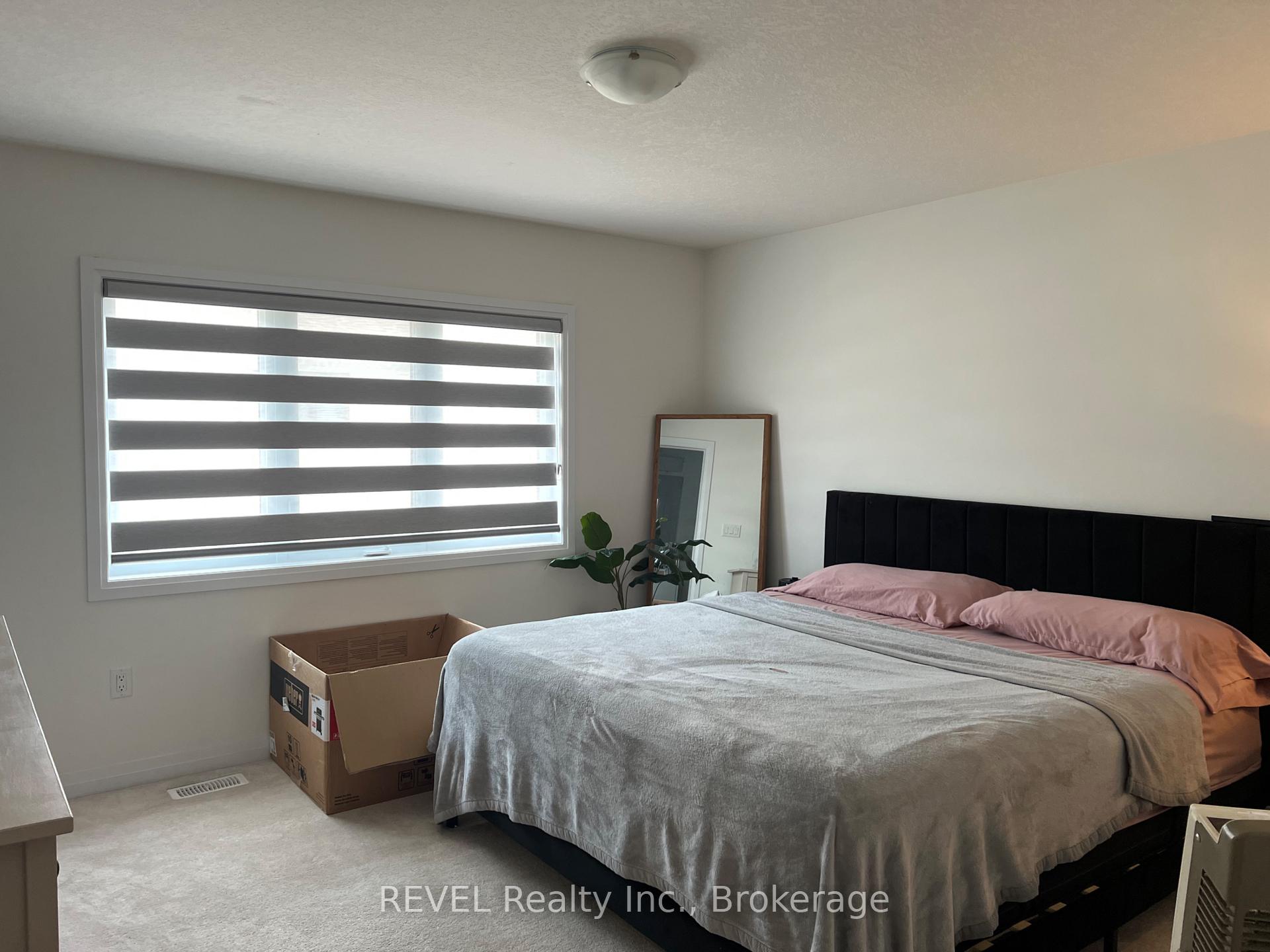 Photo 10 of 118 Varsity Drive, Welland, Dain City — HOMEH