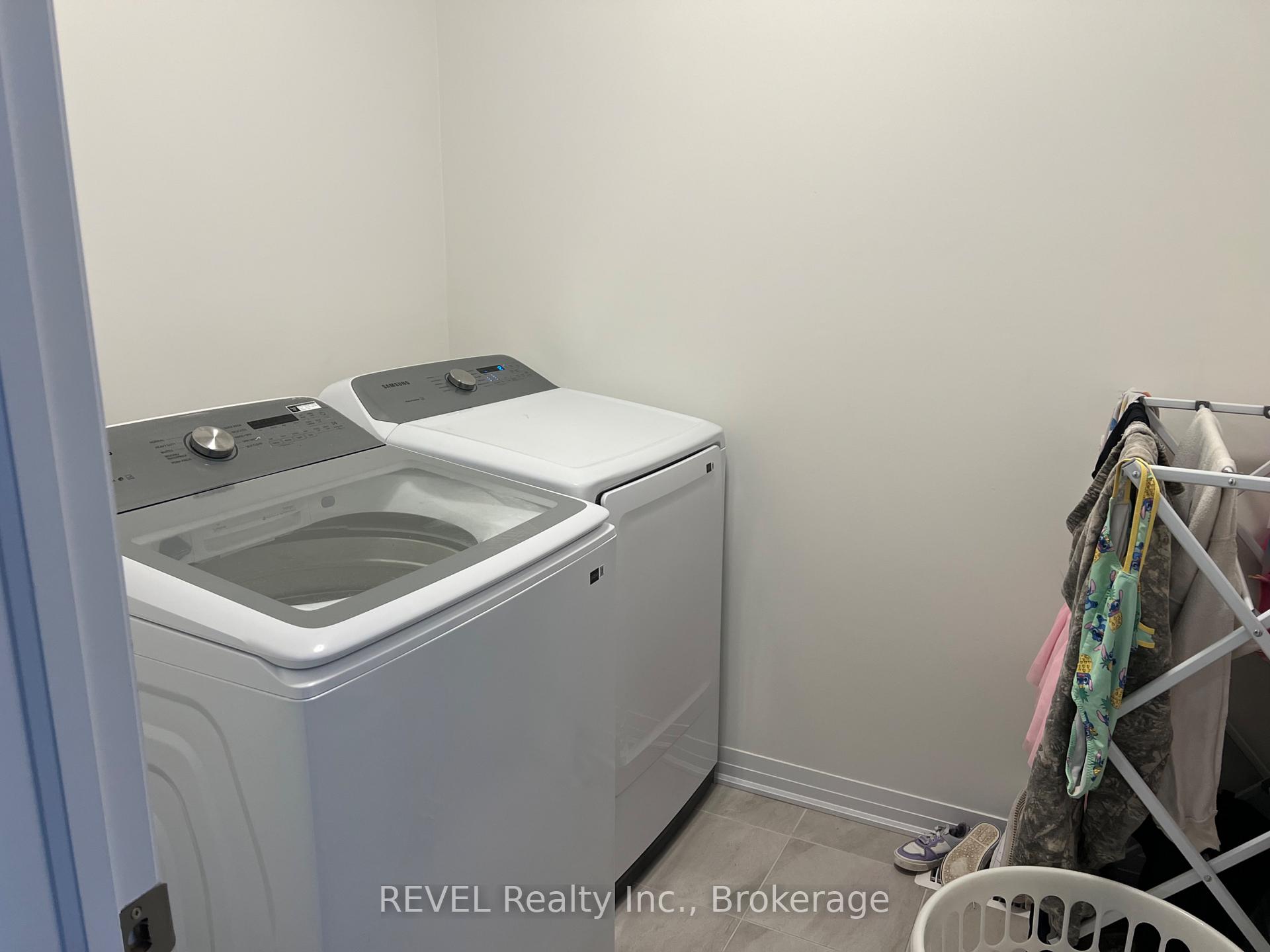 Photo 15 of 118 Varsity Drive, Welland, Dain City — HOMEH