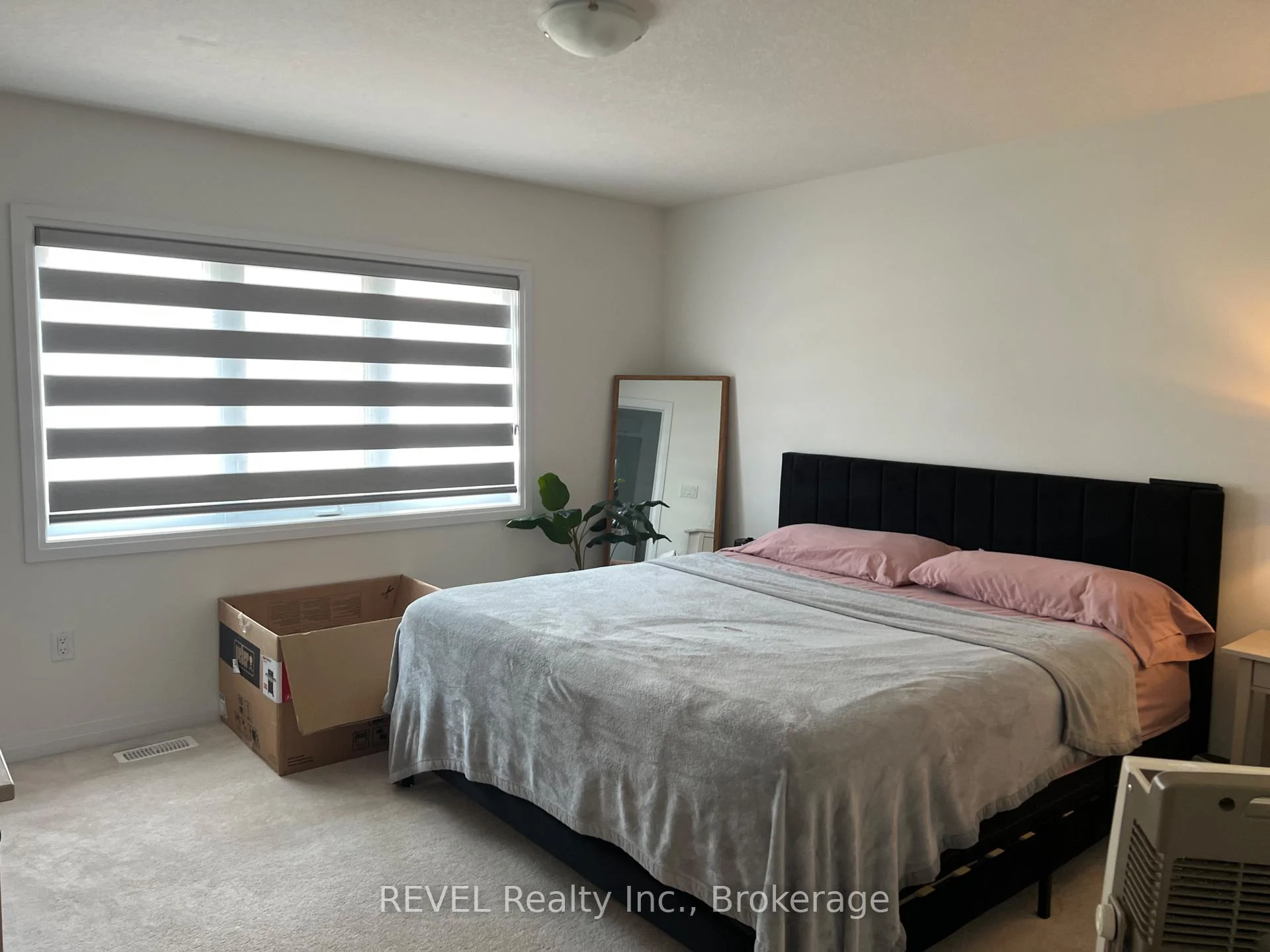Photo 16 of 118 Varsity Drive, Welland, Dain City — HOMEH
