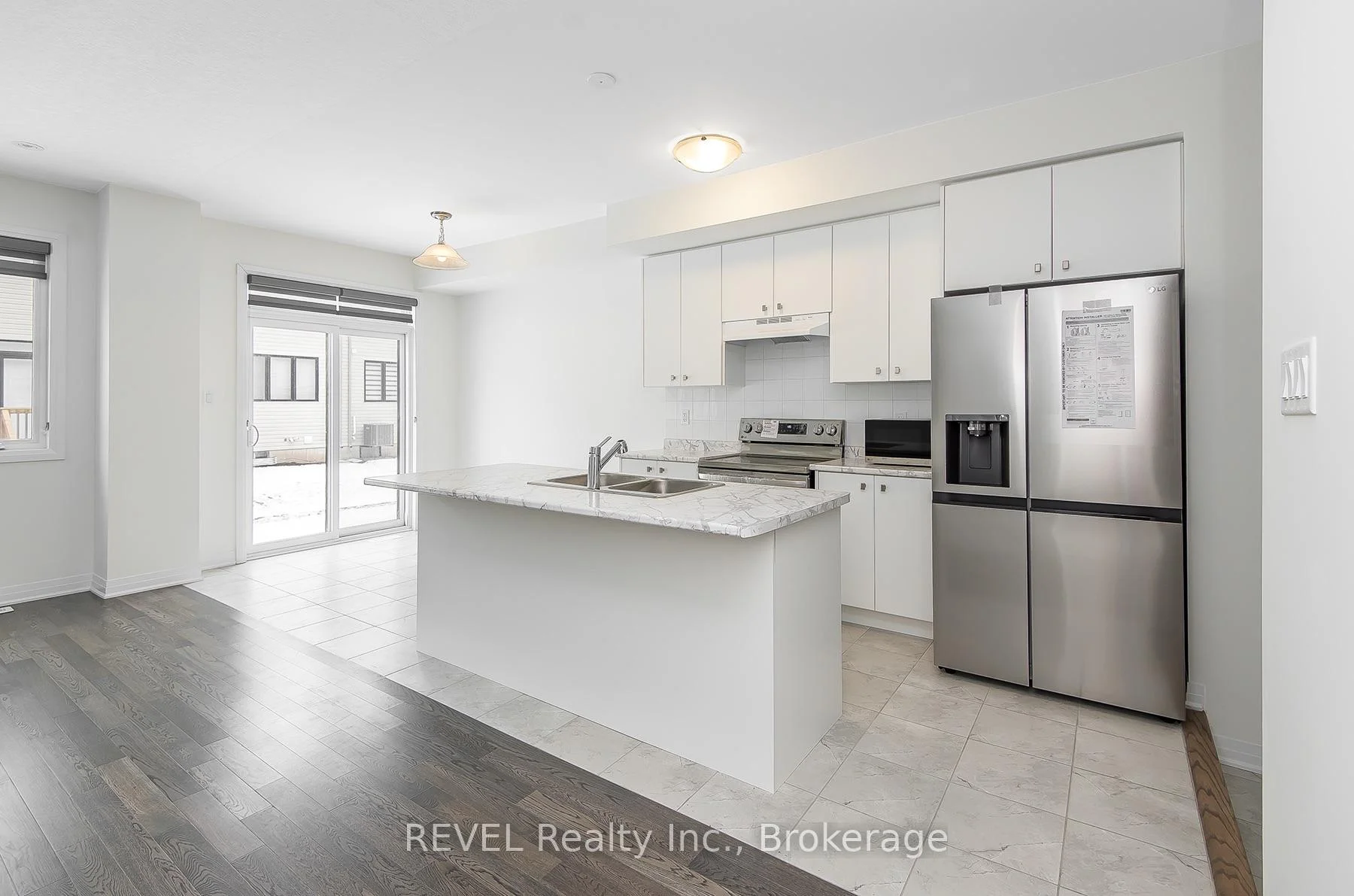 Photo 3 of 118 Varsity Drive, Welland, Dain City — HOMEH