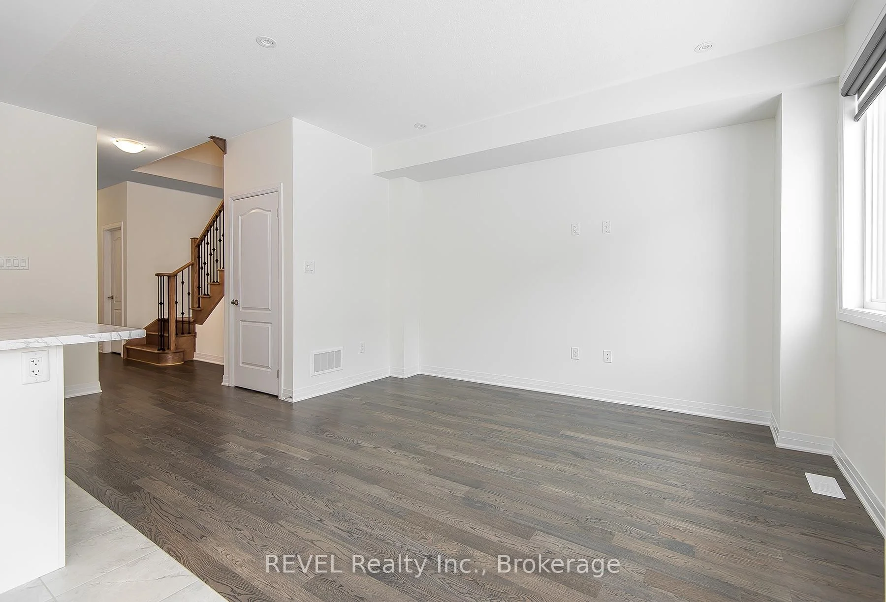 Photo 12 of 118 Varsity Drive, Welland, Dain City — HOMEH