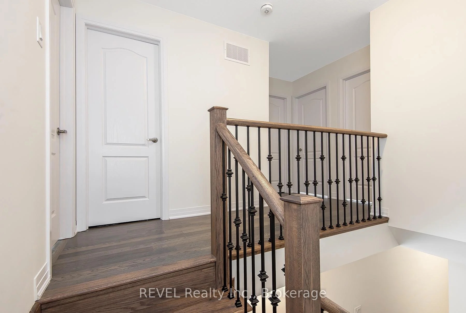 Photo 14 of 118 Varsity Drive, Welland, Dain City — HOMEH