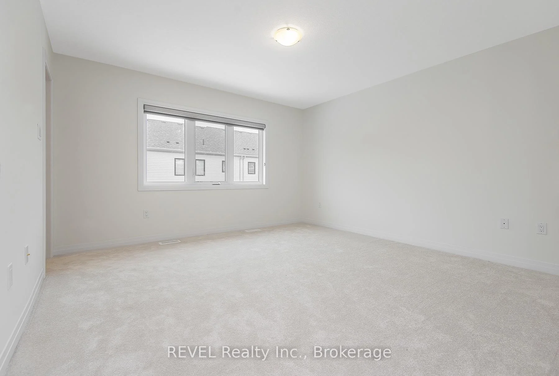 Photo 18 of 118 Varsity Drive, Welland, Dain City — HOMEH