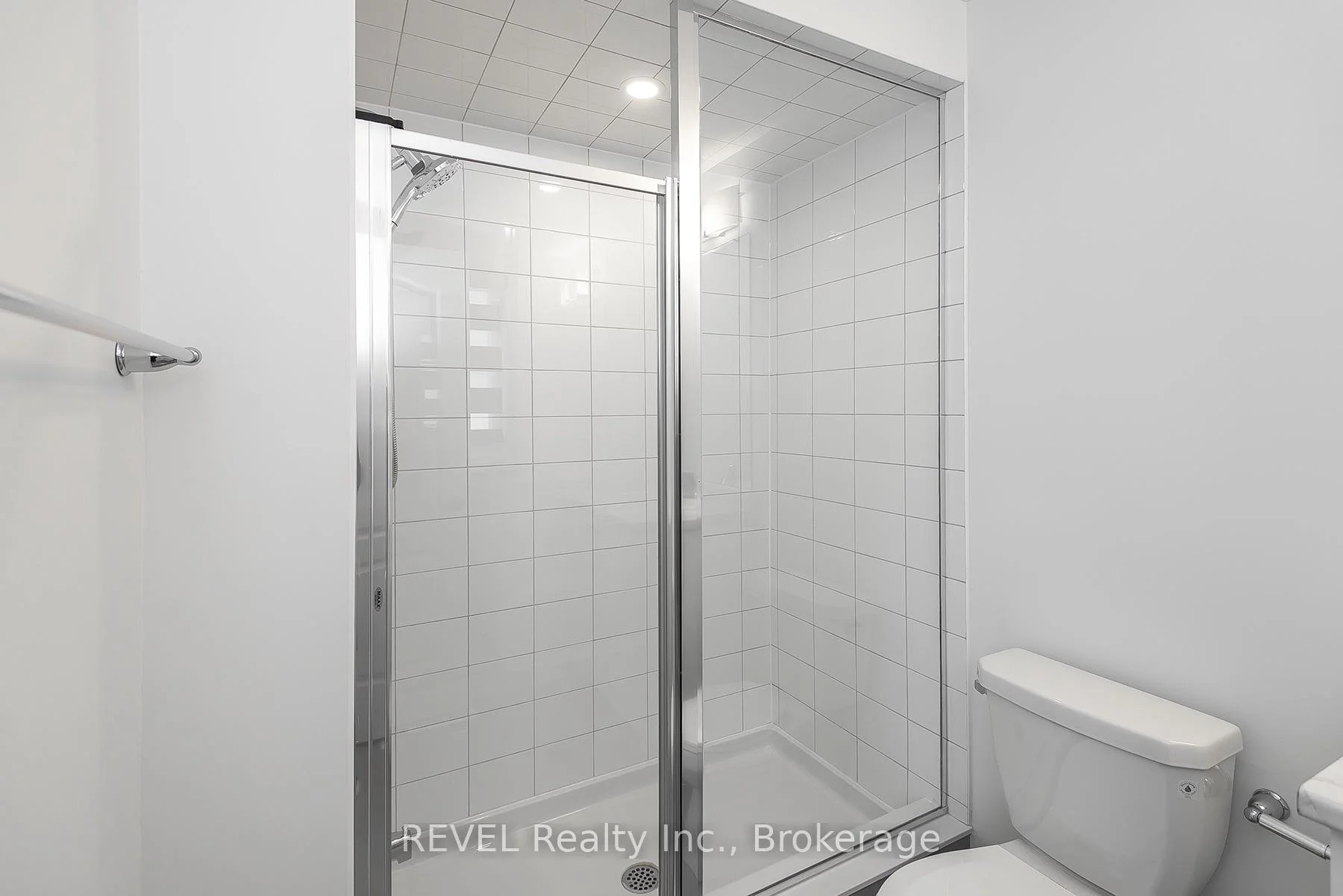 Photo 20 of 118 Varsity Drive, Welland, Dain City — HOMEH