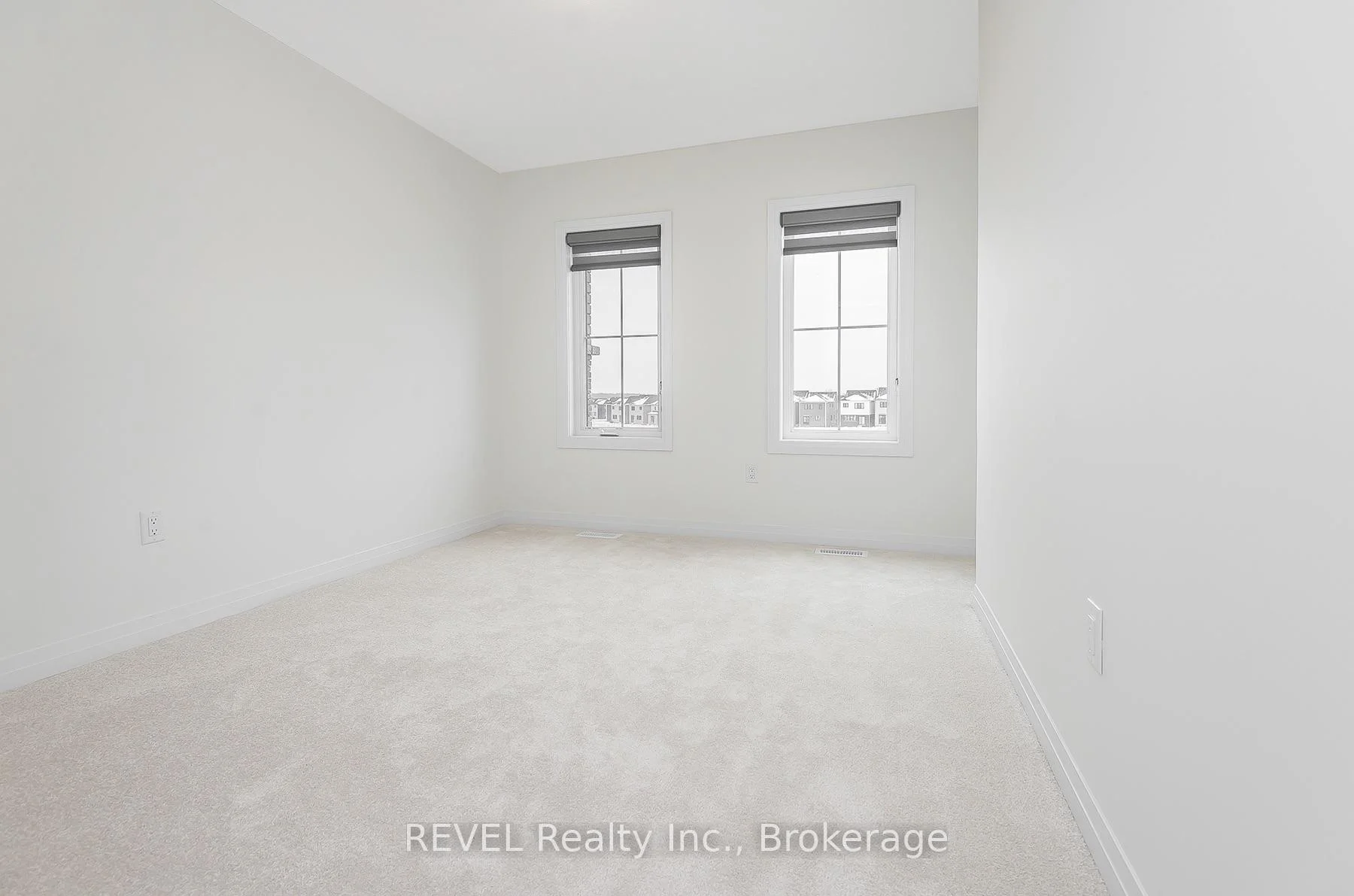 Photo 23 of 118 Varsity Drive, Welland, Dain City — HOMEH