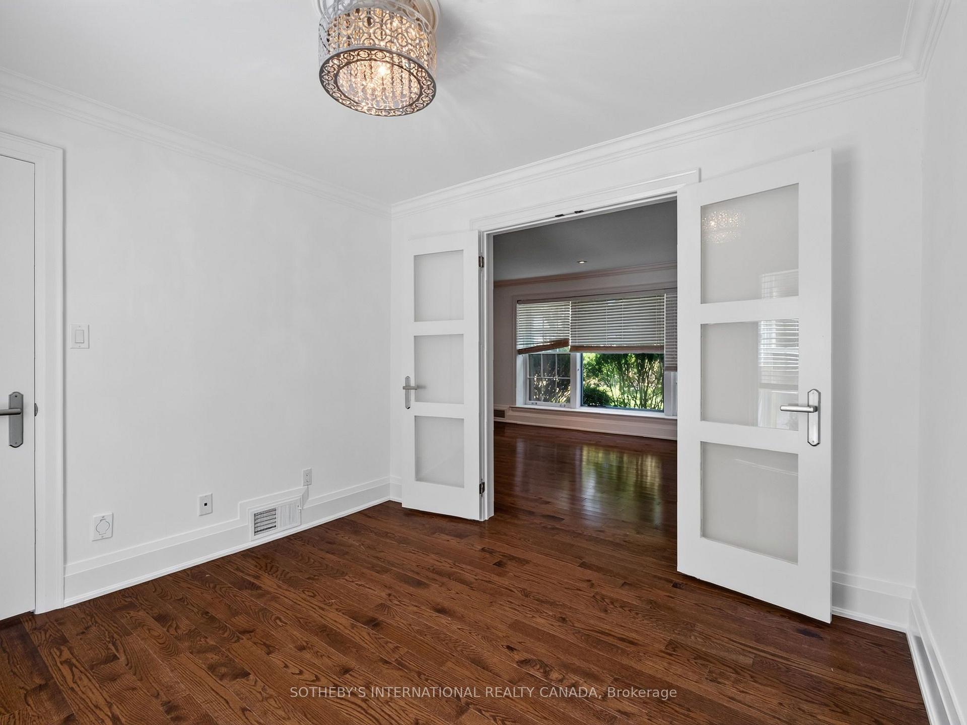 Photo 19 of 56 Edgehill Road, Etobicoke, Edenbridge-Humber Valley — HOMEH