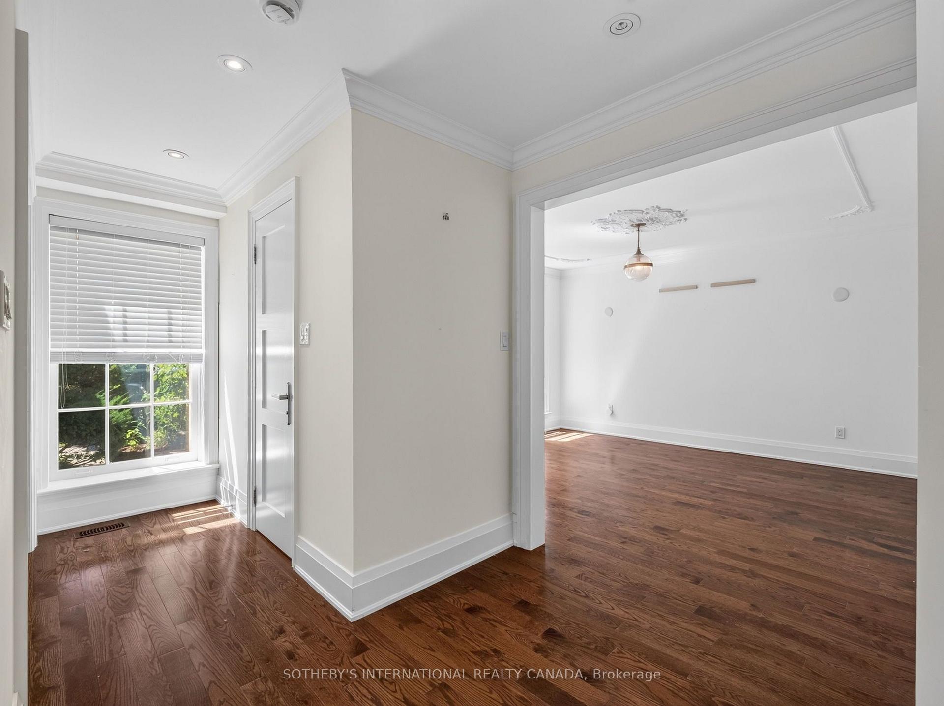 Photo 26 of 56 Edgehill Road, Etobicoke, Edenbridge-Humber Valley — HOMEH