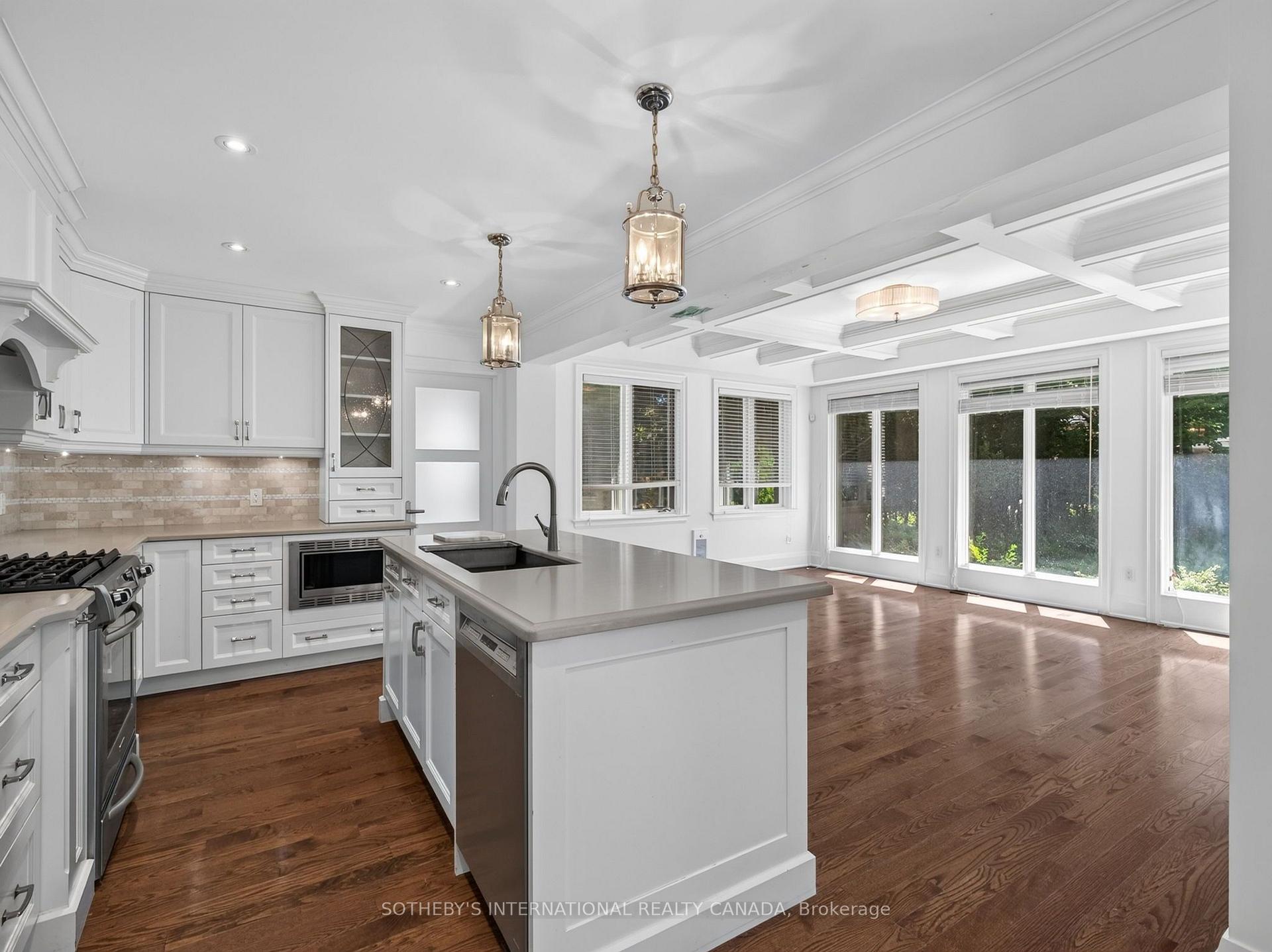Photo 28 of 56 Edgehill Road, Etobicoke, Edenbridge-Humber Valley — HOMEH