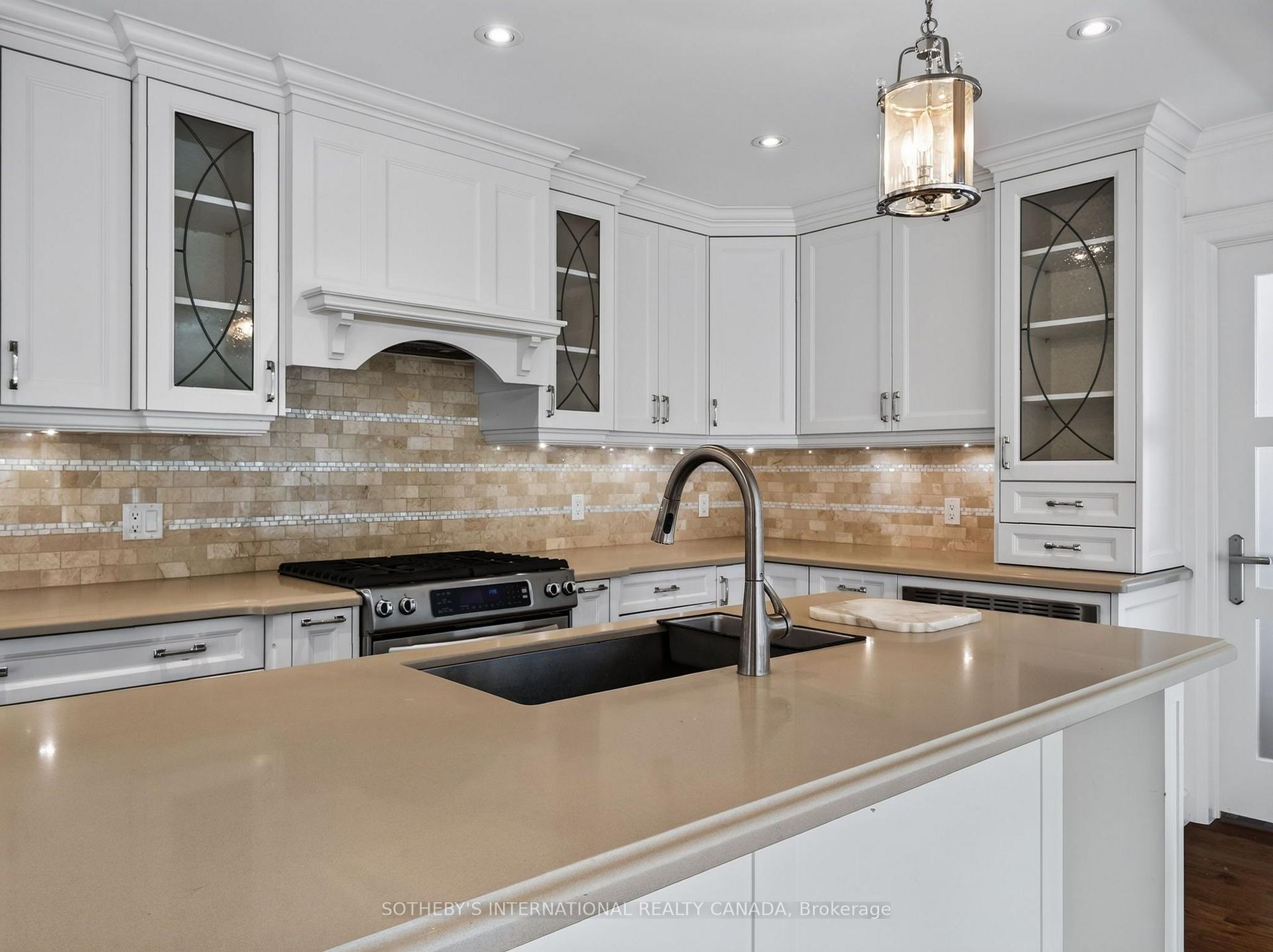 Photo 30 of 56 Edgehill Road, Etobicoke, Edenbridge-Humber Valley — HOMEH
