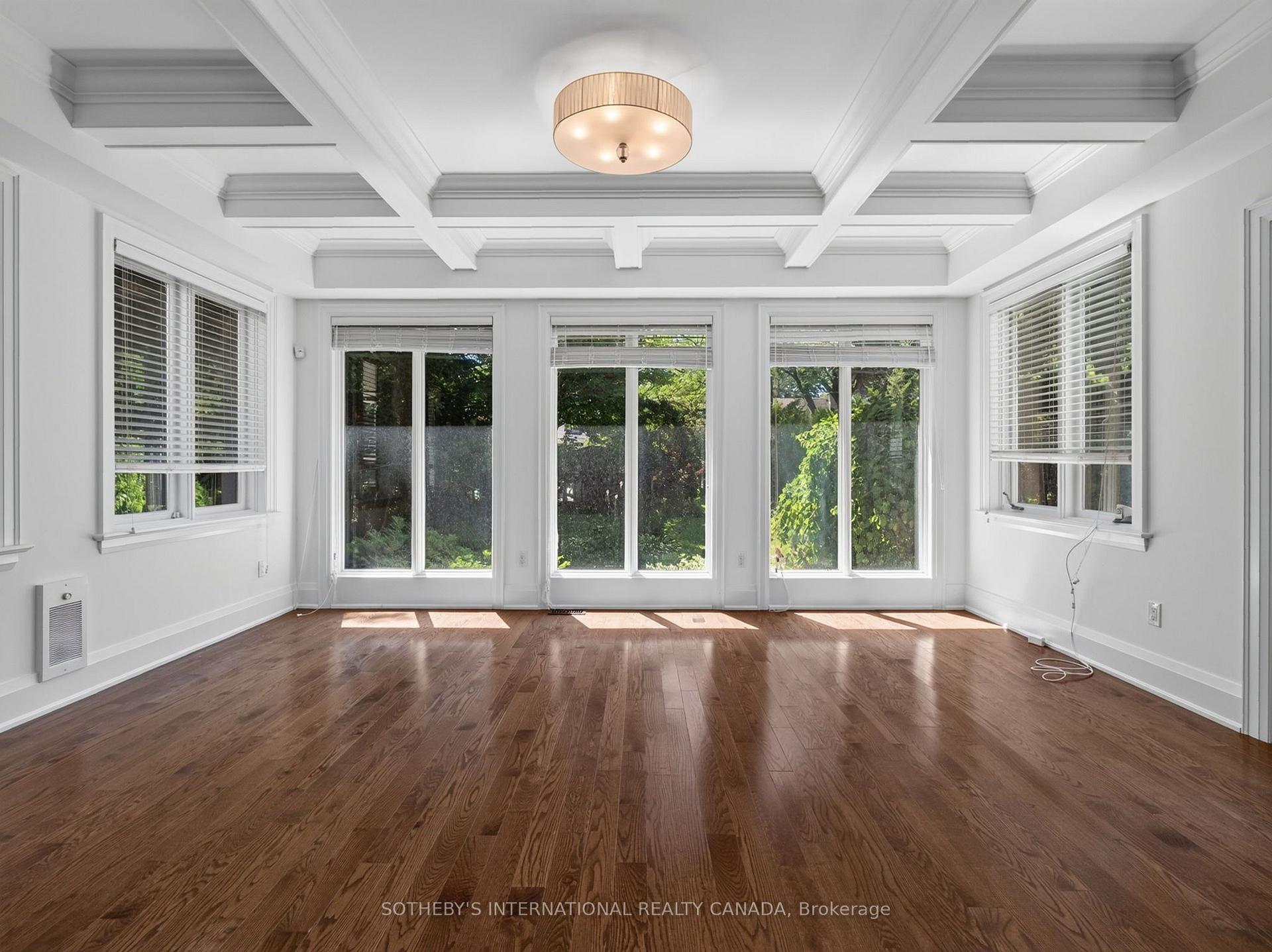 Photo 33 of 56 Edgehill Road, Etobicoke, Edenbridge-Humber Valley — HOMEH