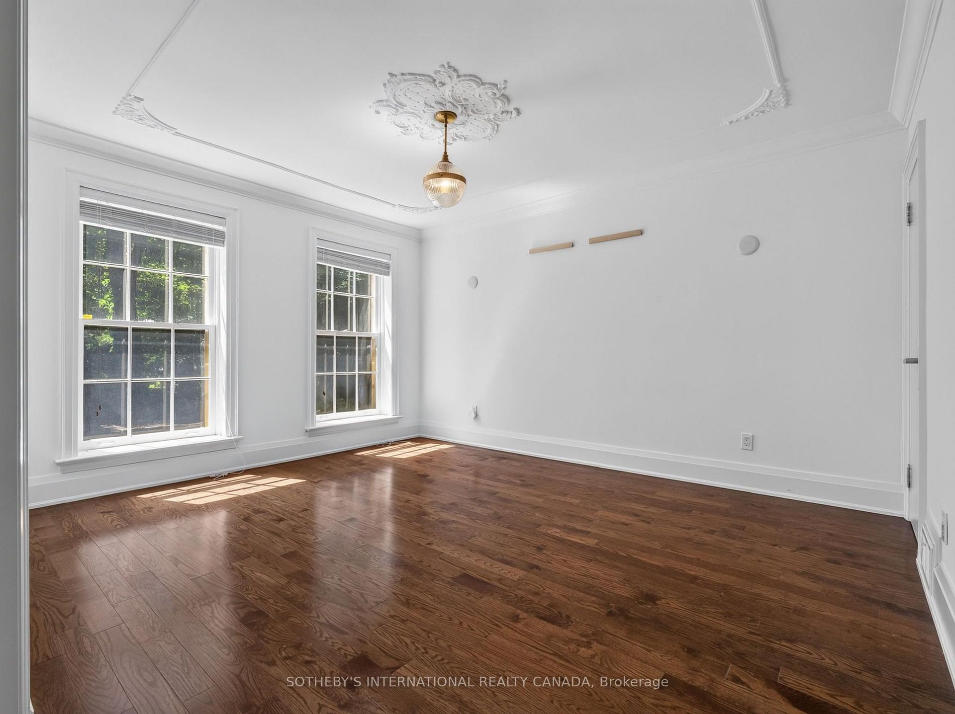 Photo 35 of 56 Edgehill Road, Etobicoke, Edenbridge-Humber Valley — HOMEH
