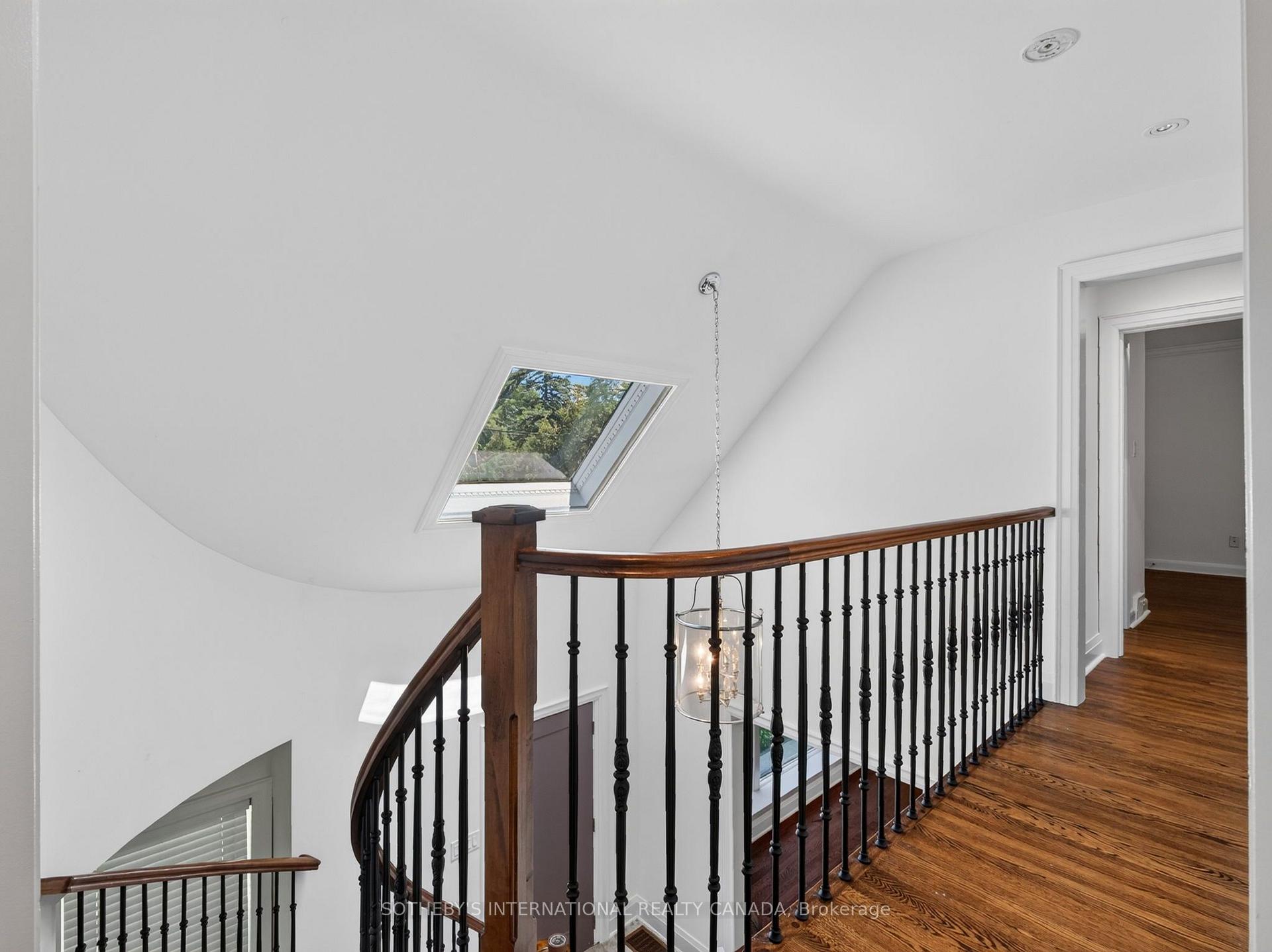 Photo 39 of 56 Edgehill Road, Etobicoke, Edenbridge-Humber Valley — HOMEH