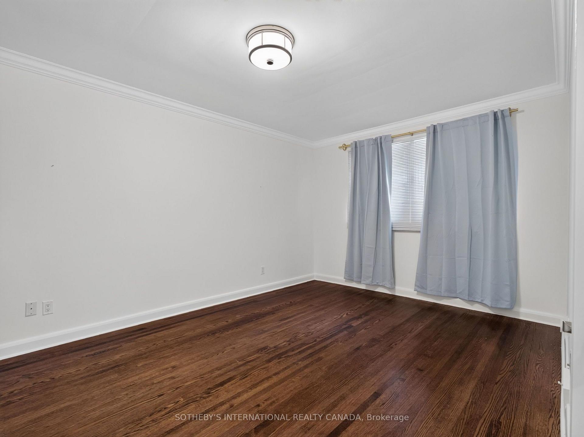 Photo 49 of 56 Edgehill Road, Etobicoke, Edenbridge-Humber Valley — HOMEH