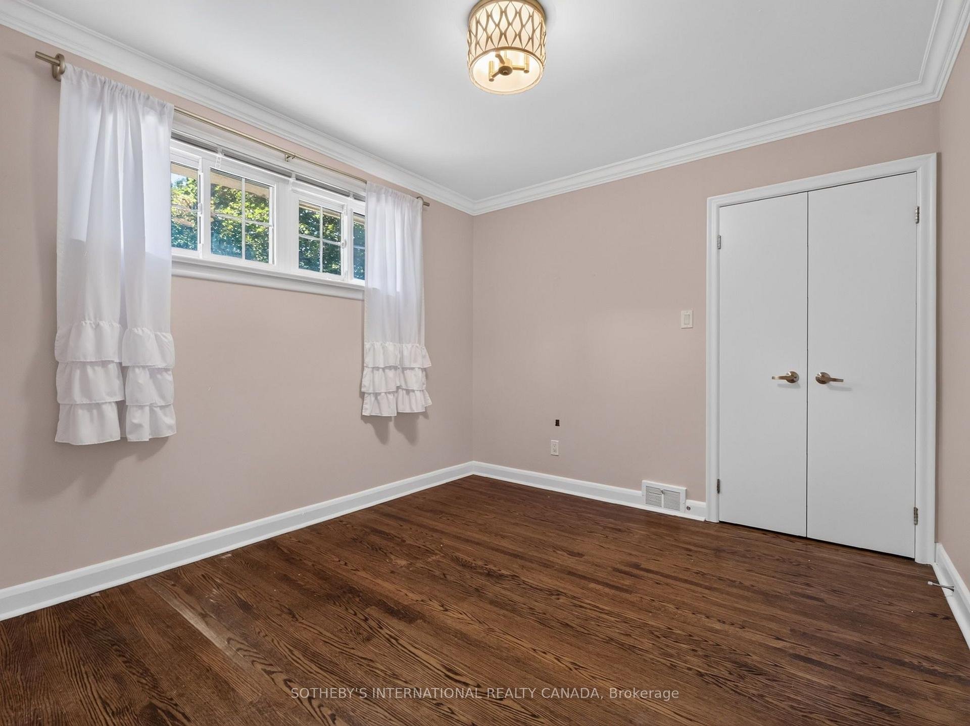 Photo 51 of 56 Edgehill Road, Etobicoke, Edenbridge-Humber Valley — HOMEH