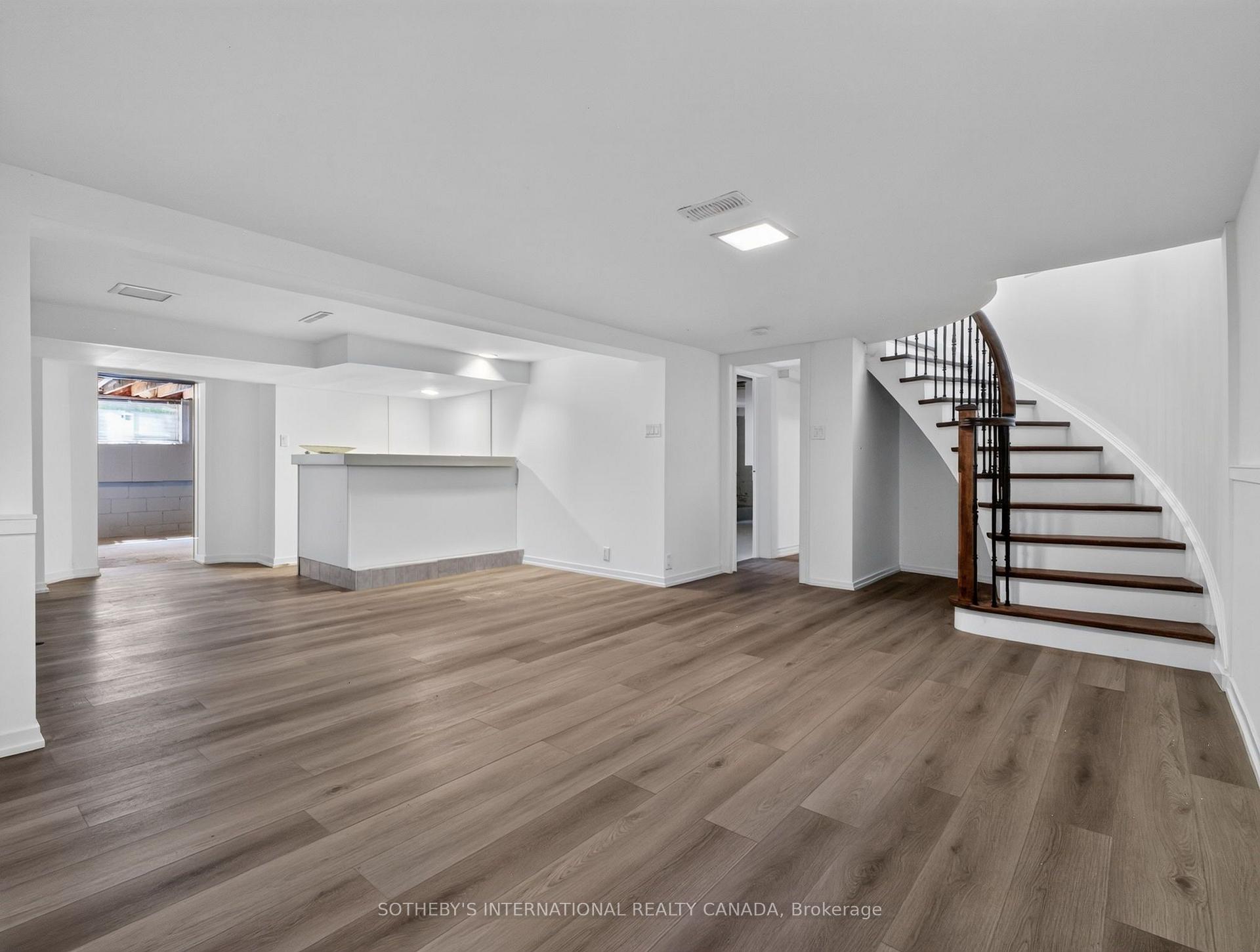 Photo 53 of 56 Edgehill Road, Etobicoke, Edenbridge-Humber Valley — HOMEH