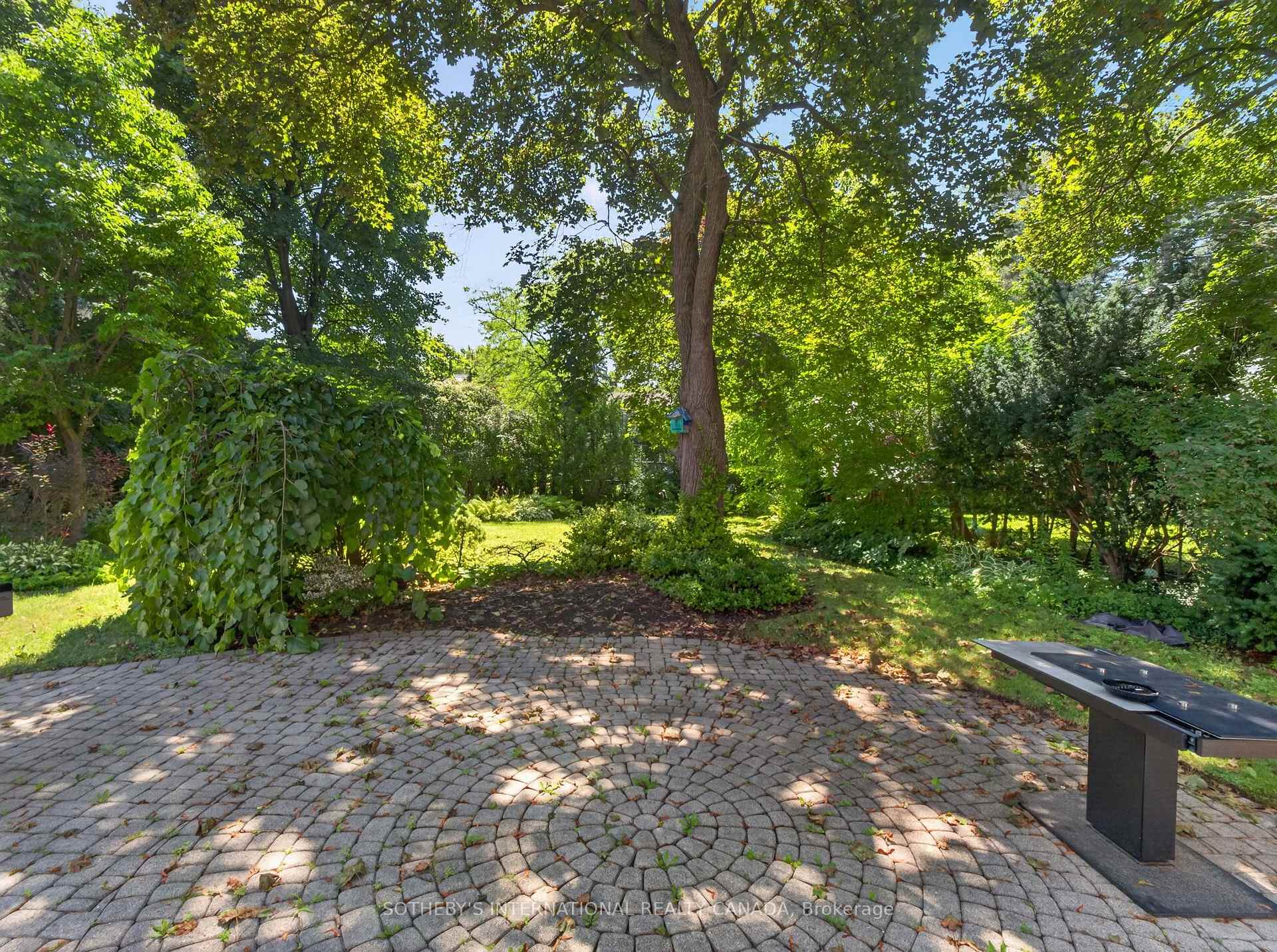 Photo 58 of 56 Edgehill Road, Etobicoke, Edenbridge-Humber Valley — HOMEH