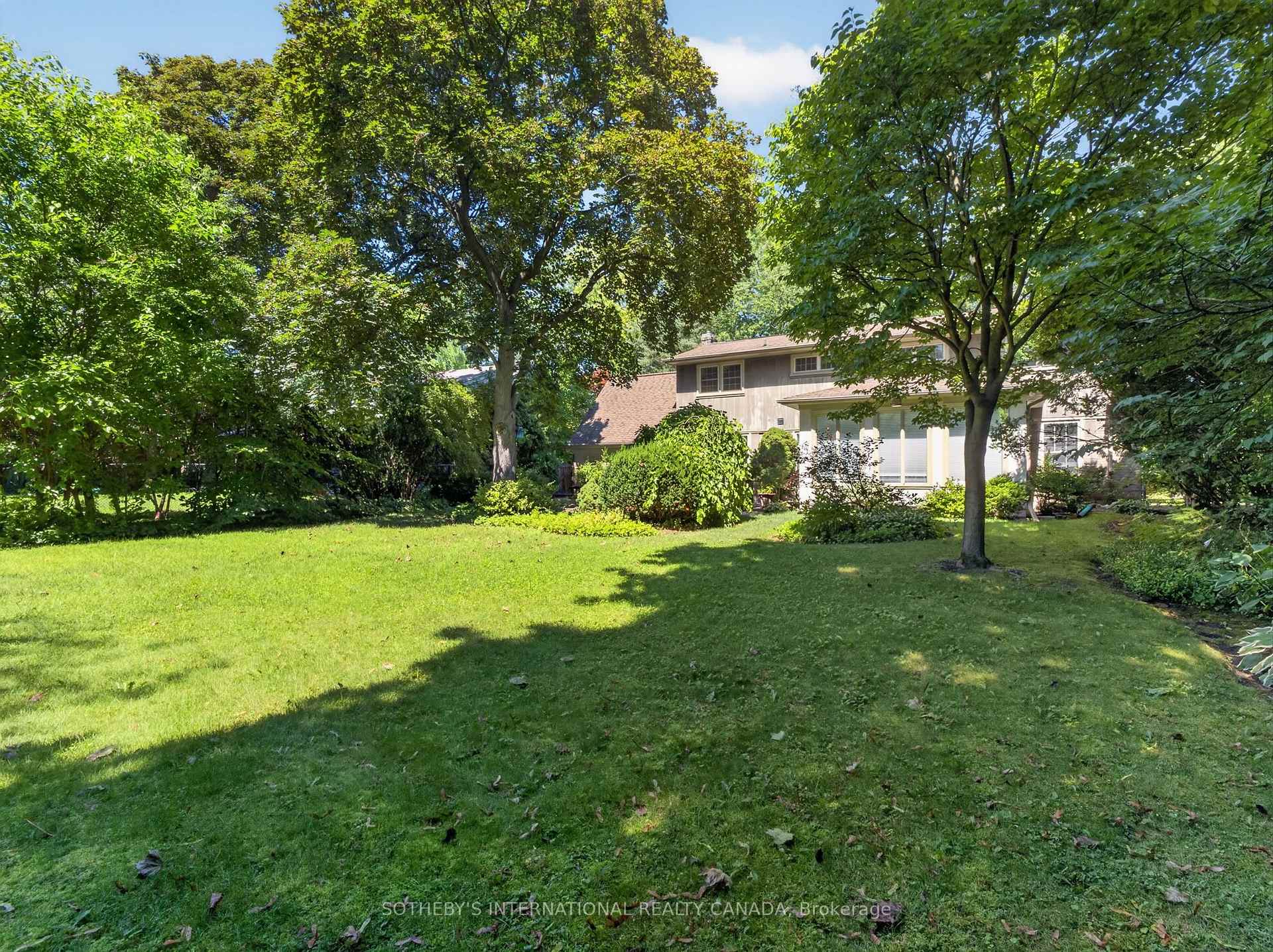 Photo 65 of 56 Edgehill Road, Etobicoke, Edenbridge-Humber Valley — HOMEH
