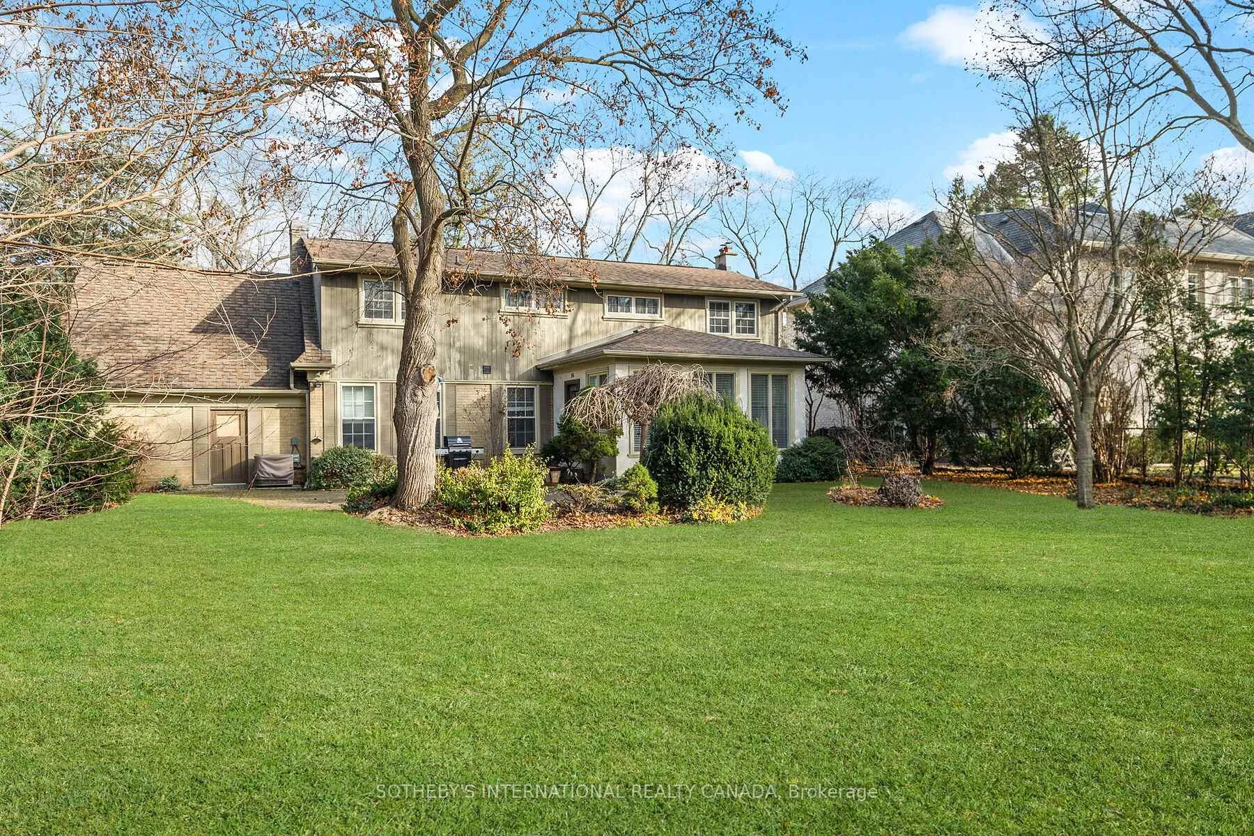 Photo 2 of 56 Edgehill Road, Etobicoke, Edenbridge-Humber Valley — HOMEH