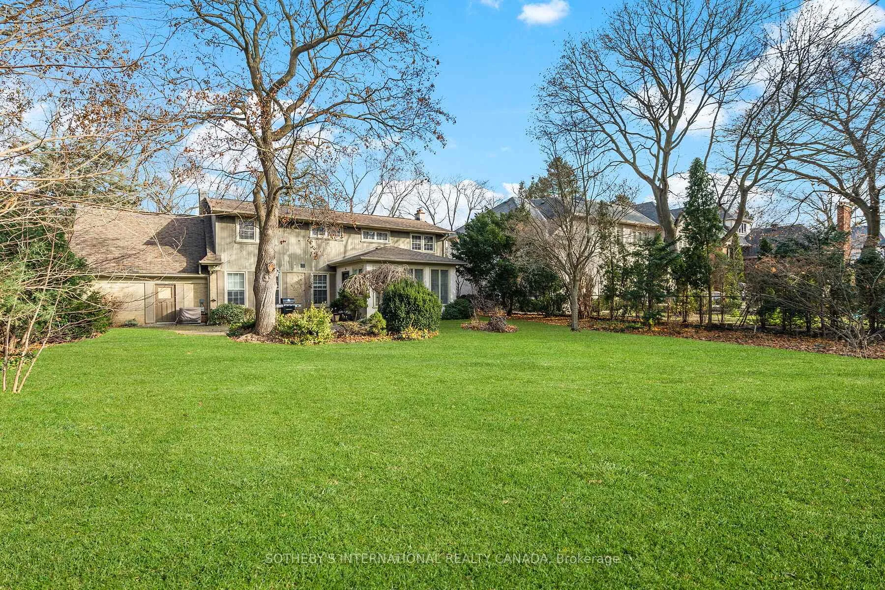 Photo 3 of 56 Edgehill Road, Etobicoke, Edenbridge-Humber Valley — HOMEH
