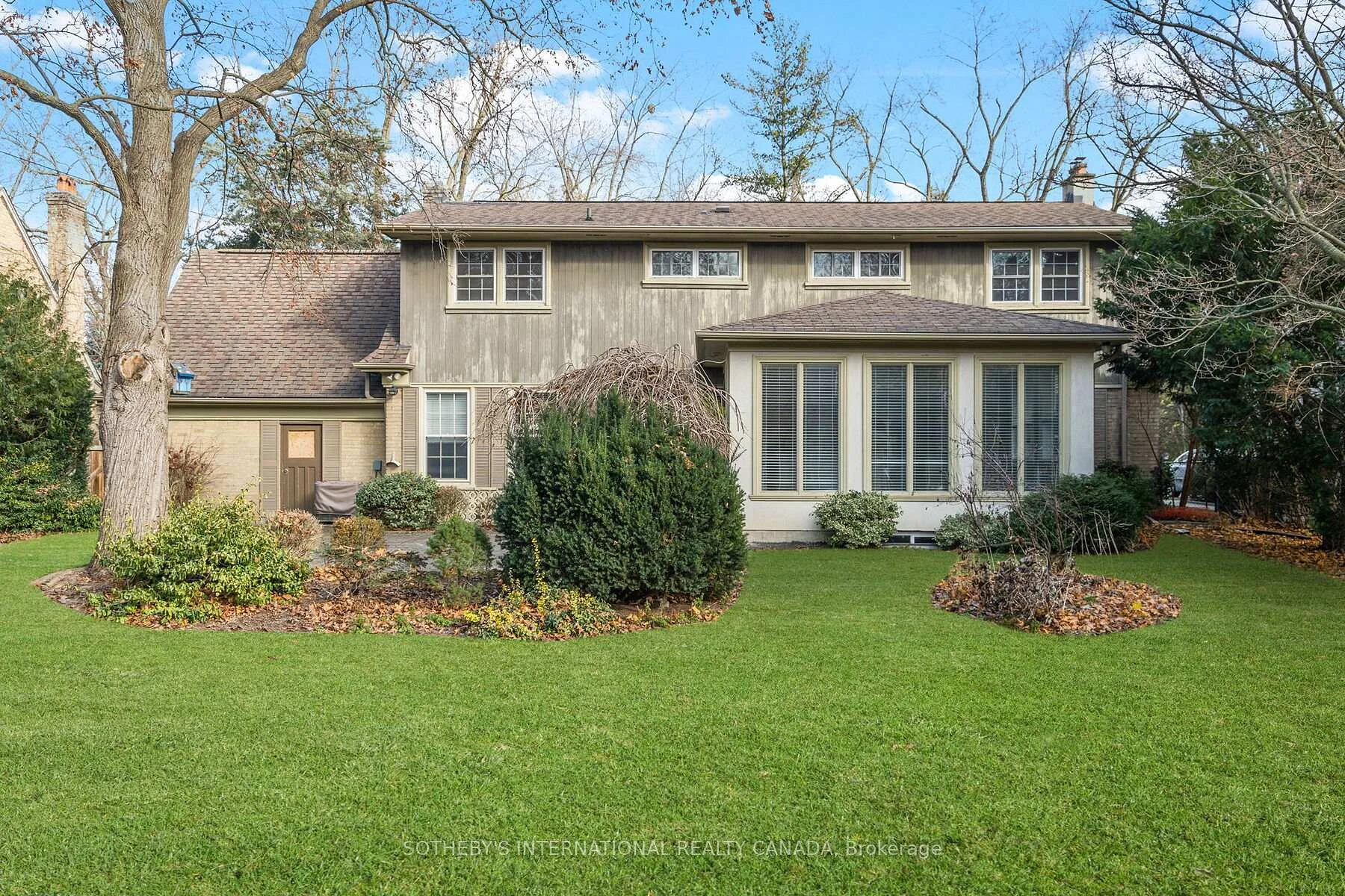 Photo 4 of 56 Edgehill Road, Etobicoke, Edenbridge-Humber Valley — HOMEH