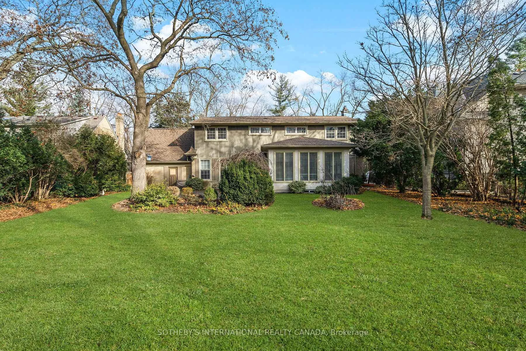 Photo 5 of 56 Edgehill Road, Etobicoke, Edenbridge-Humber Valley — HOMEH