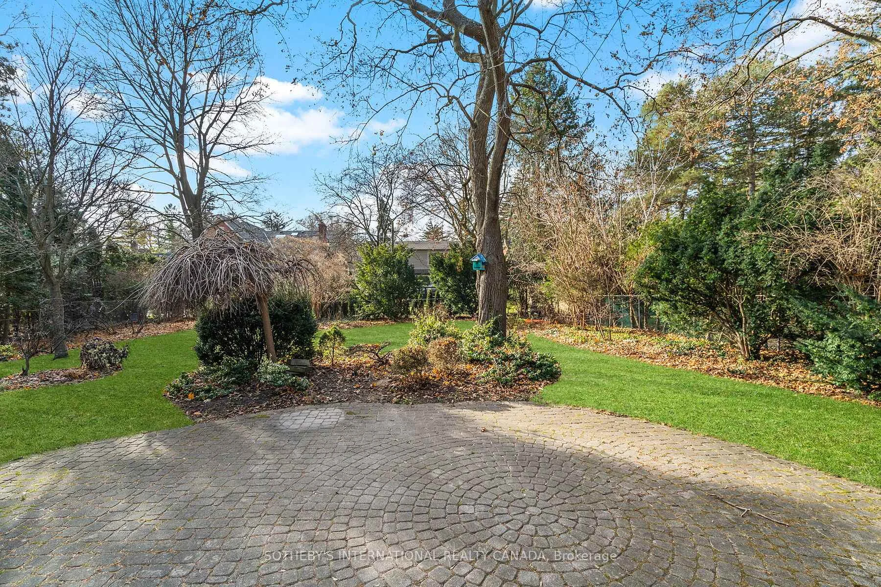 Photo 10 of 56 Edgehill Road, Etobicoke, Edenbridge-Humber Valley — HOMEH