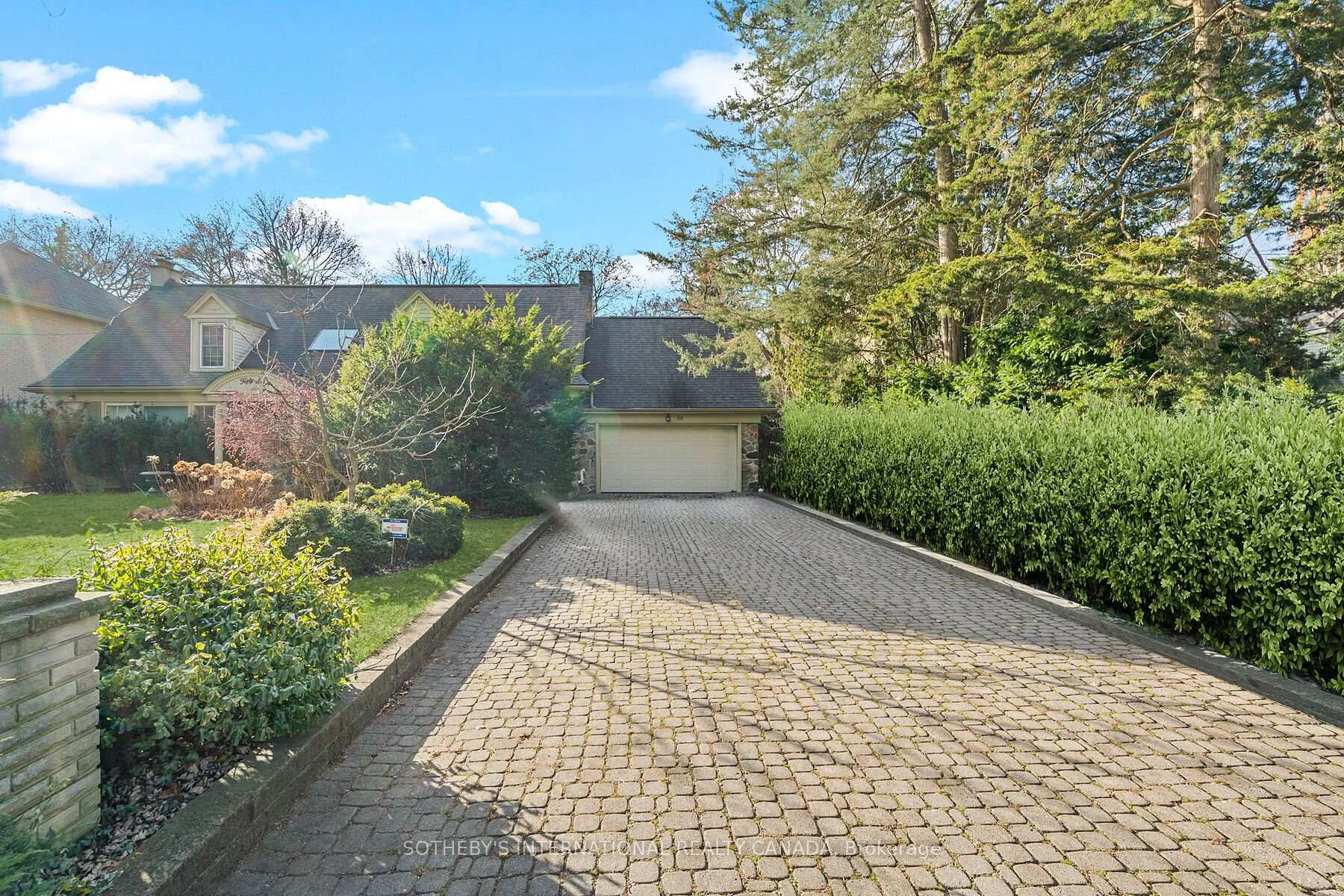 Photo 16 of 56 Edgehill Road, Etobicoke, Edenbridge-Humber Valley — HOMEH