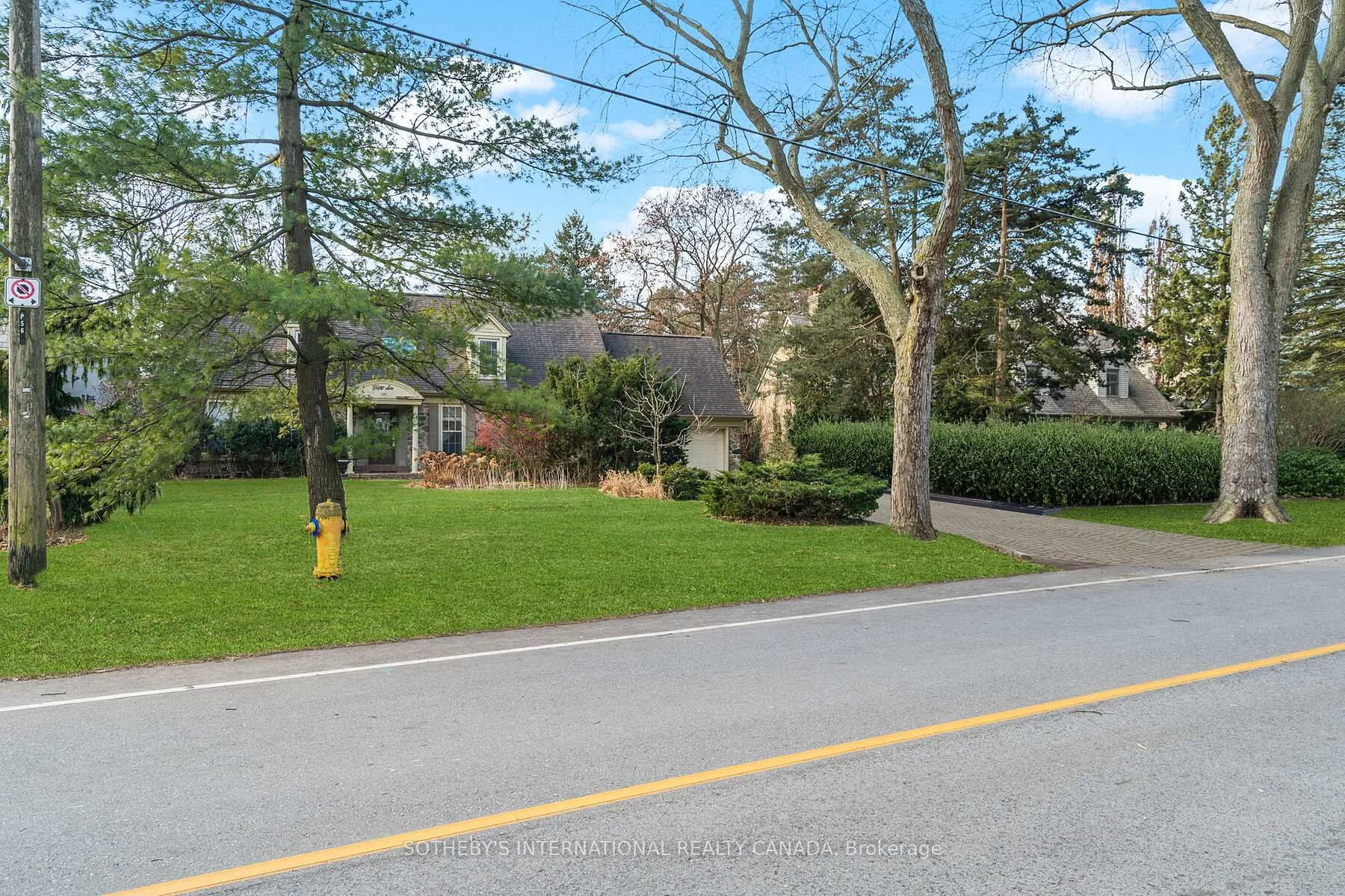 Photo 17 of 56 Edgehill Road, Etobicoke, Edenbridge-Humber Valley — HOMEH