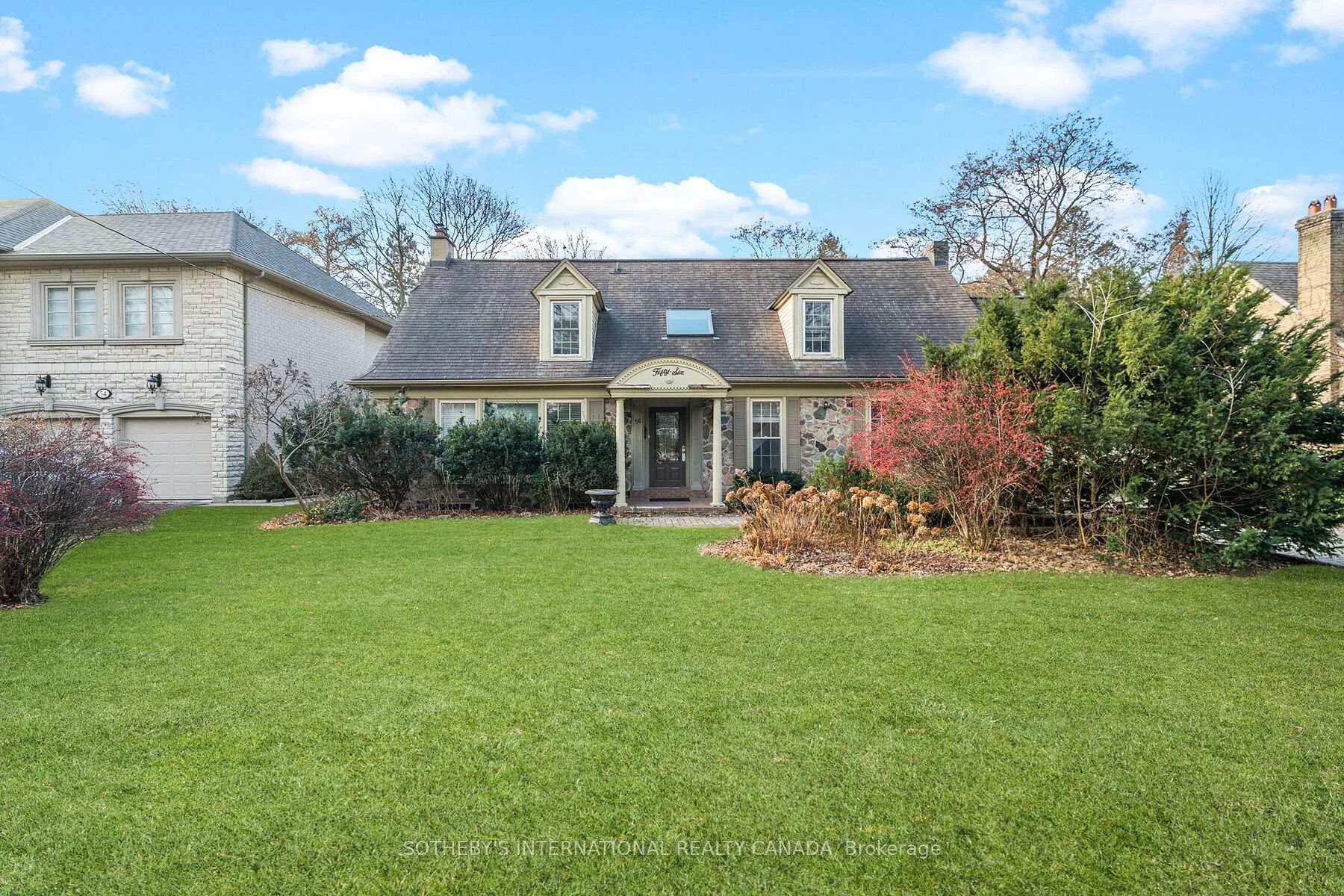 Photo 21 of 56 Edgehill Road, Etobicoke, Edenbridge-Humber Valley — HOMEH