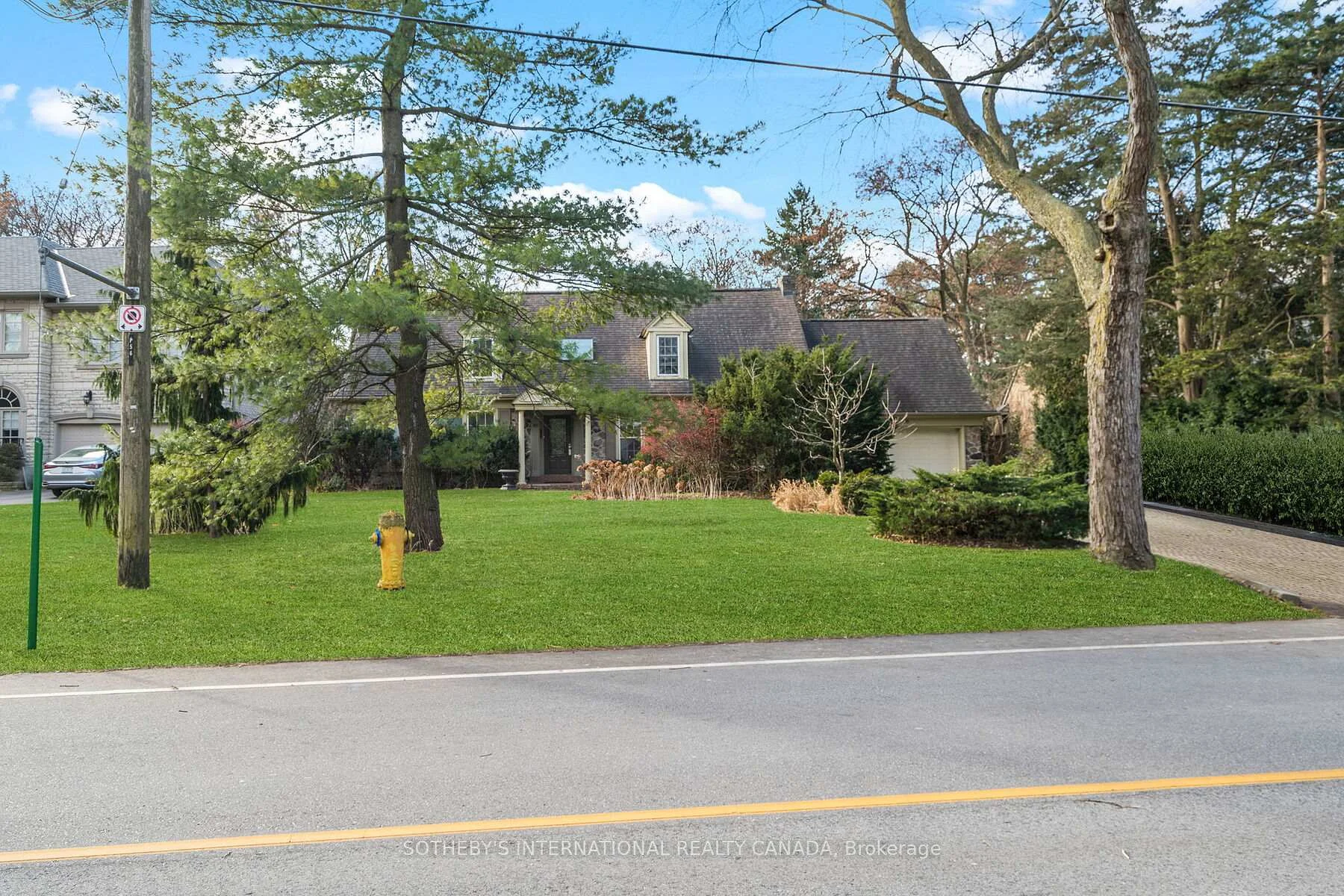 Photo 22 of 56 Edgehill Road, Etobicoke, Edenbridge-Humber Valley — HOMEH