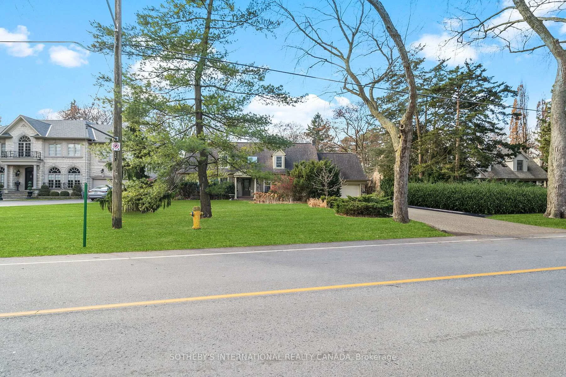 Photo 23 of 56 Edgehill Road, Etobicoke, Edenbridge-Humber Valley — HOMEH
