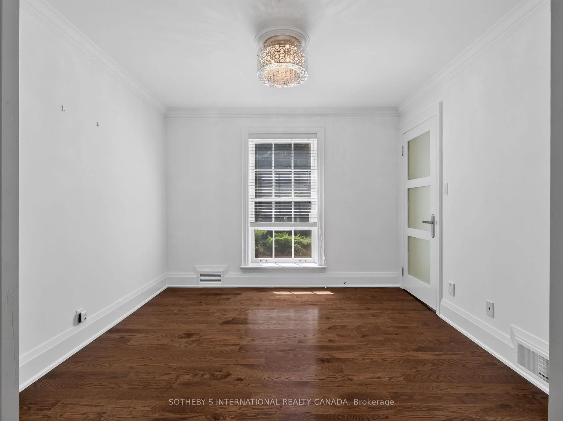 Photo 25 of 56 Edgehill Road, Etobicoke, Edenbridge-Humber Valley — HOMEH