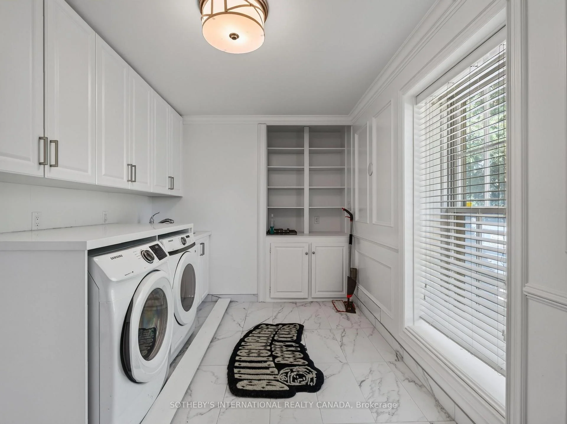 Photo 38 of 56 Edgehill Road, Etobicoke, Edenbridge-Humber Valley — HOMEH