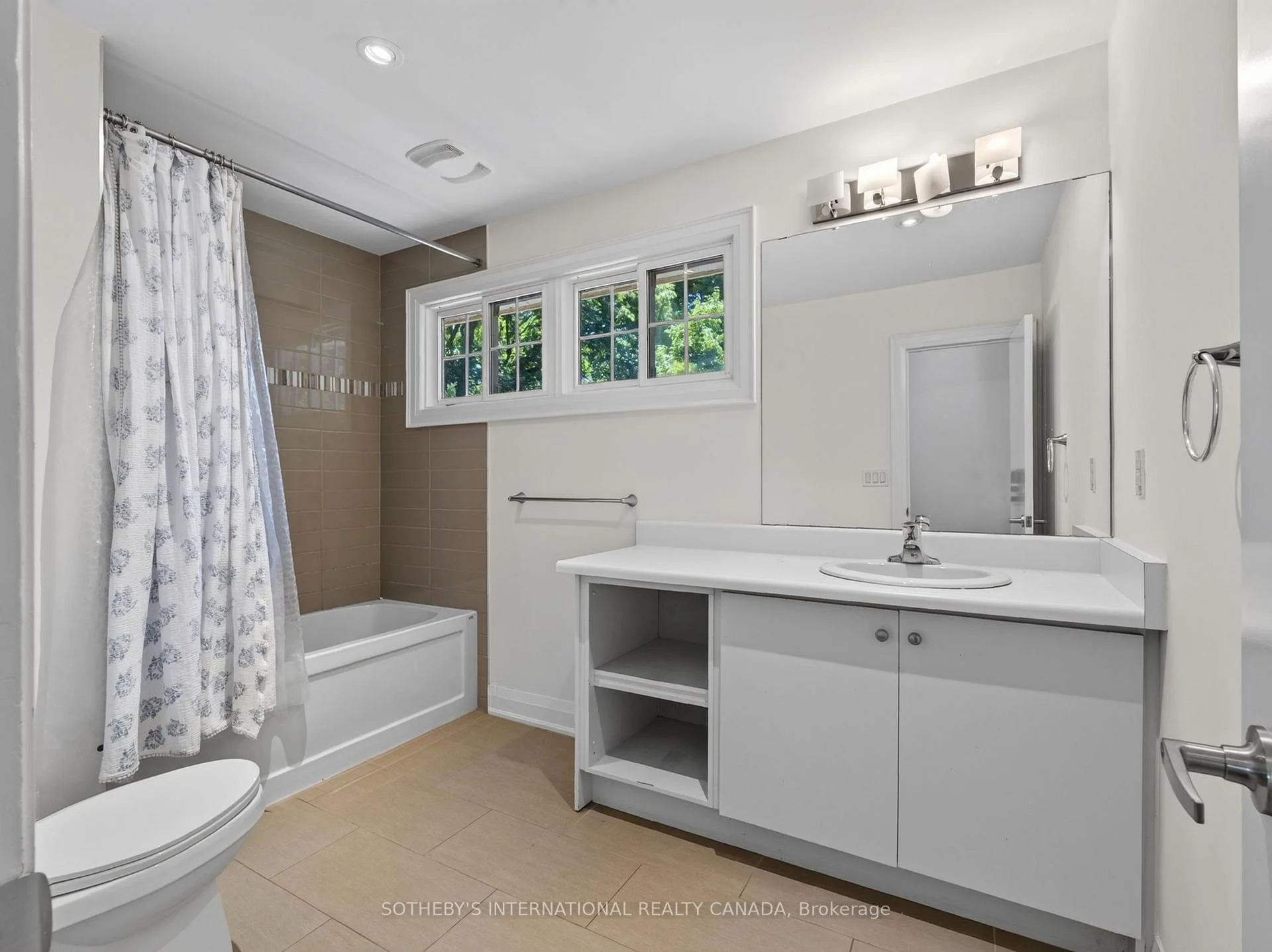 Photo 57 of 56 Edgehill Road, Etobicoke, Edenbridge-Humber Valley — HOMEH