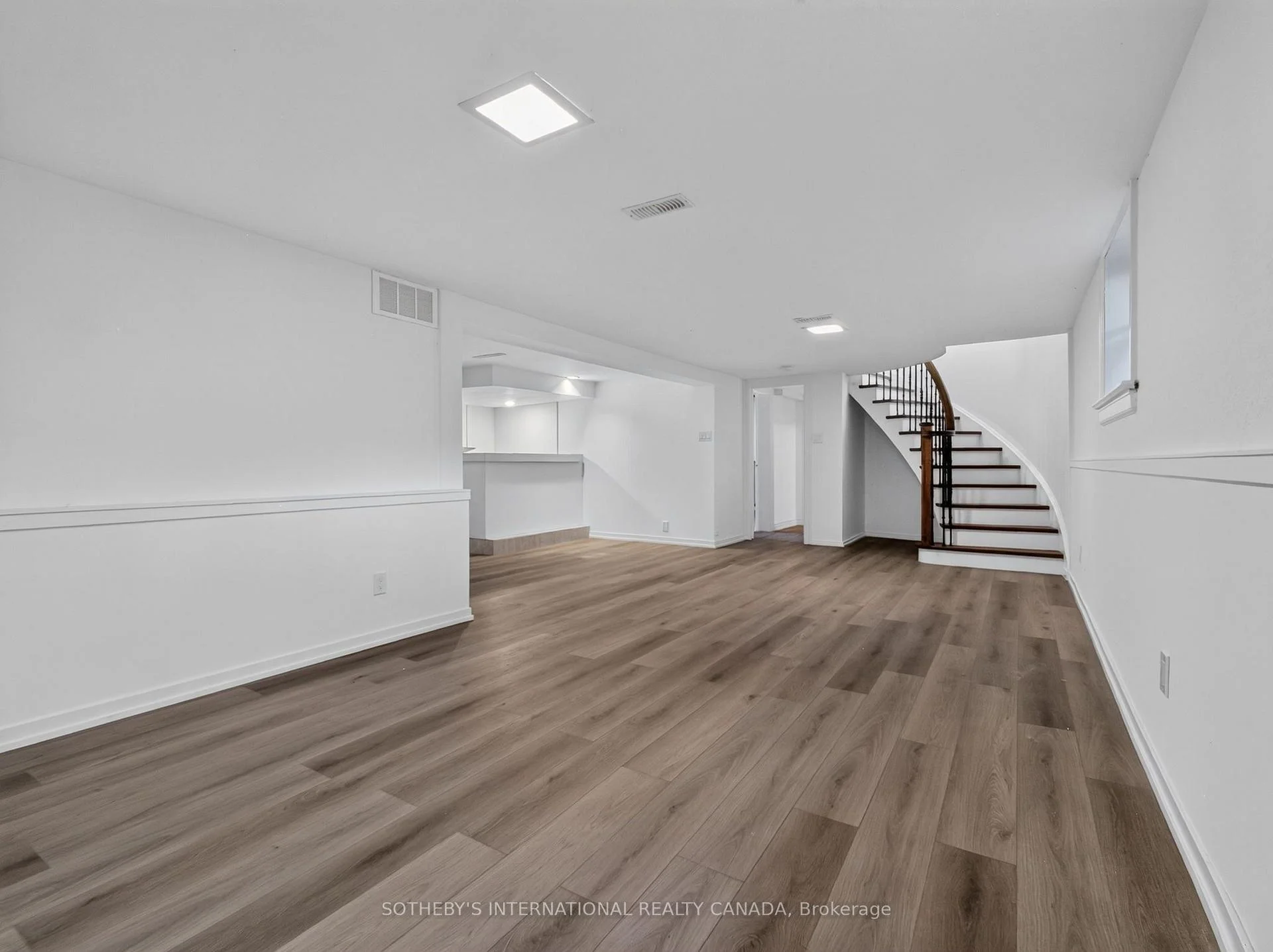 Photo 61 of 56 Edgehill Road, Etobicoke, Edenbridge-Humber Valley — HOMEH