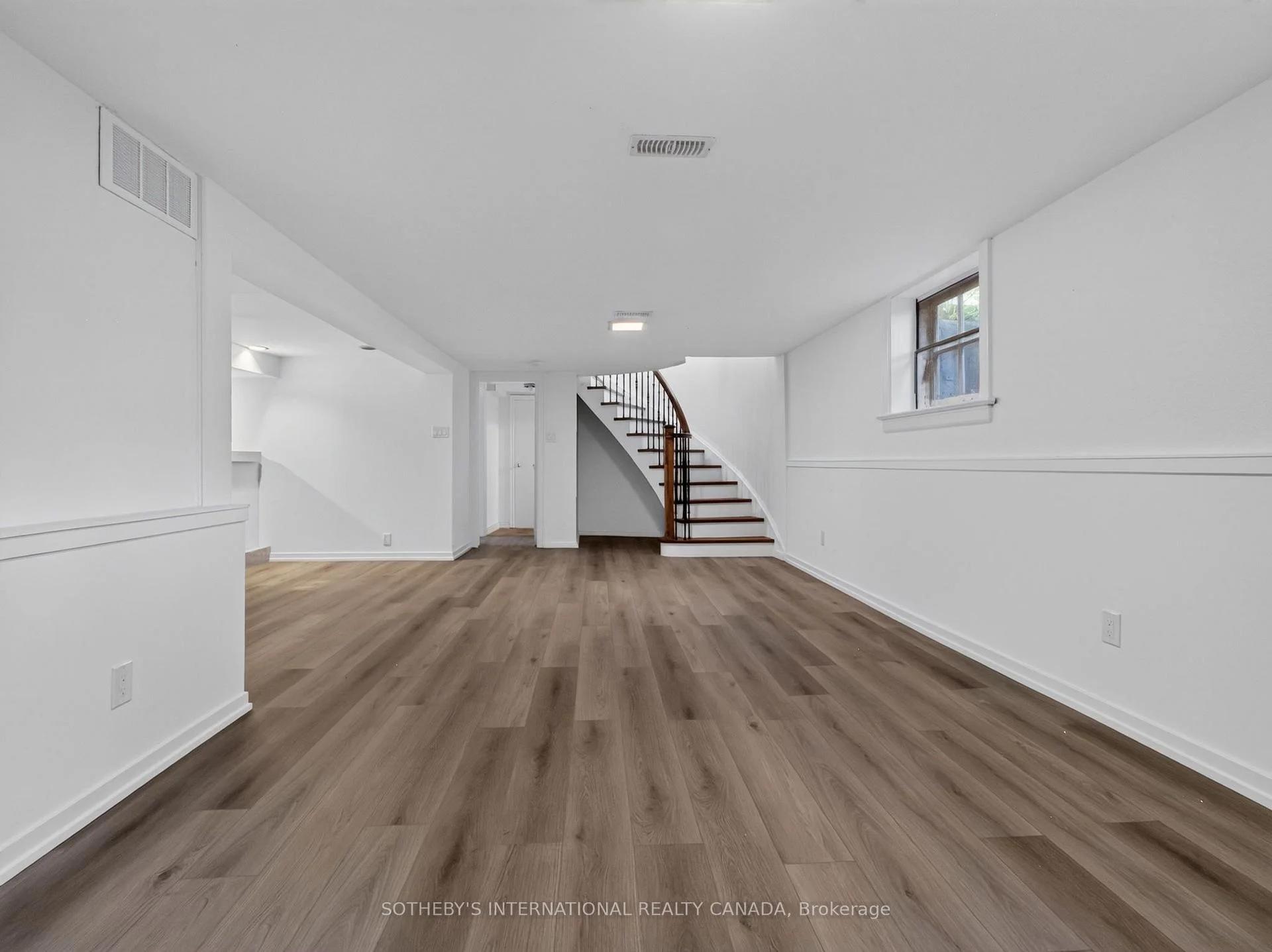 Photo 63 of 56 Edgehill Road, Etobicoke, Edenbridge-Humber Valley — HOMEH