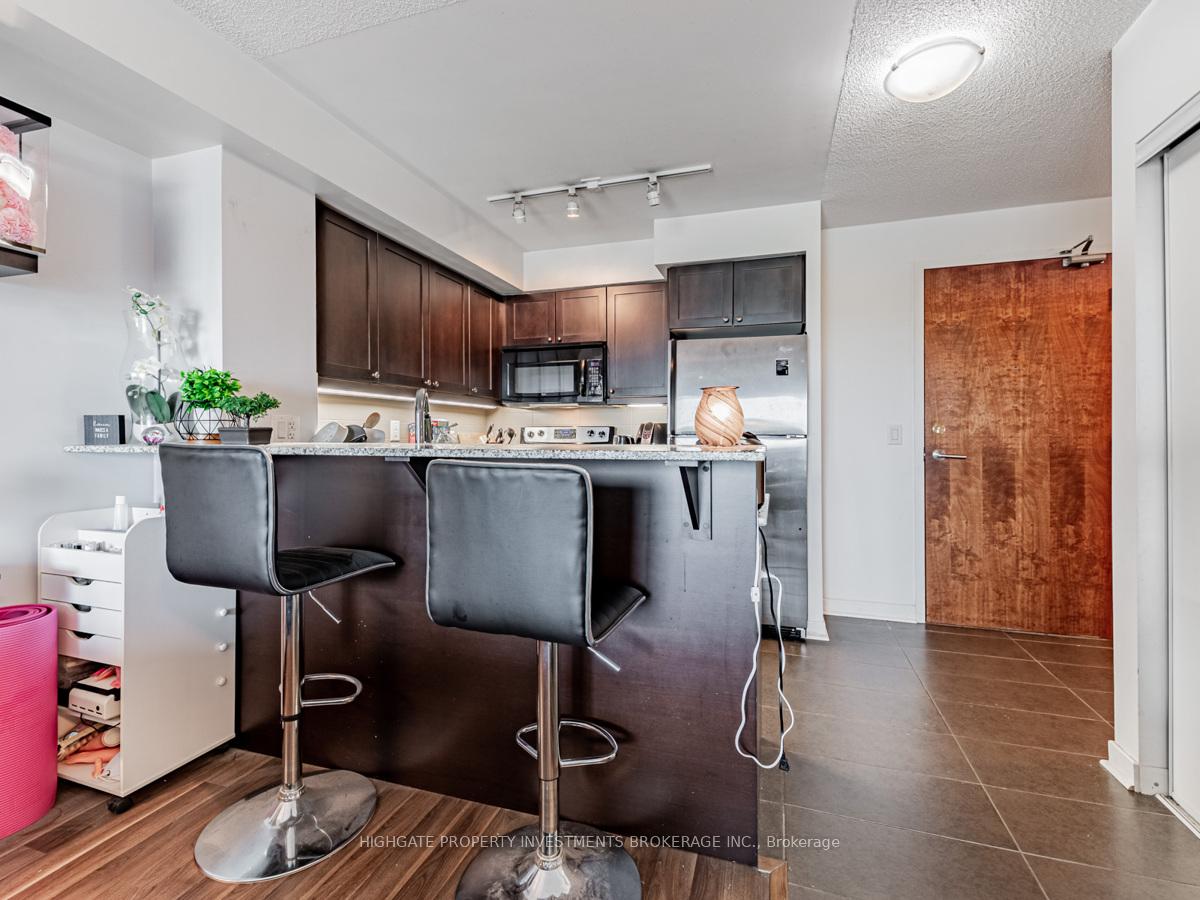 Photo 11 of Unit 907, 1235 Bayly Street, Pickering, Bay Ridges — HOMEH