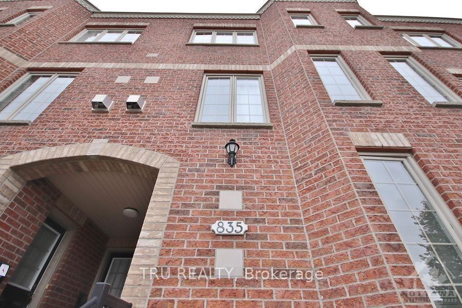 Photo 2 of 835 Longfields Drive, Ottawa, Barrhaven - Longfields — HOMEH