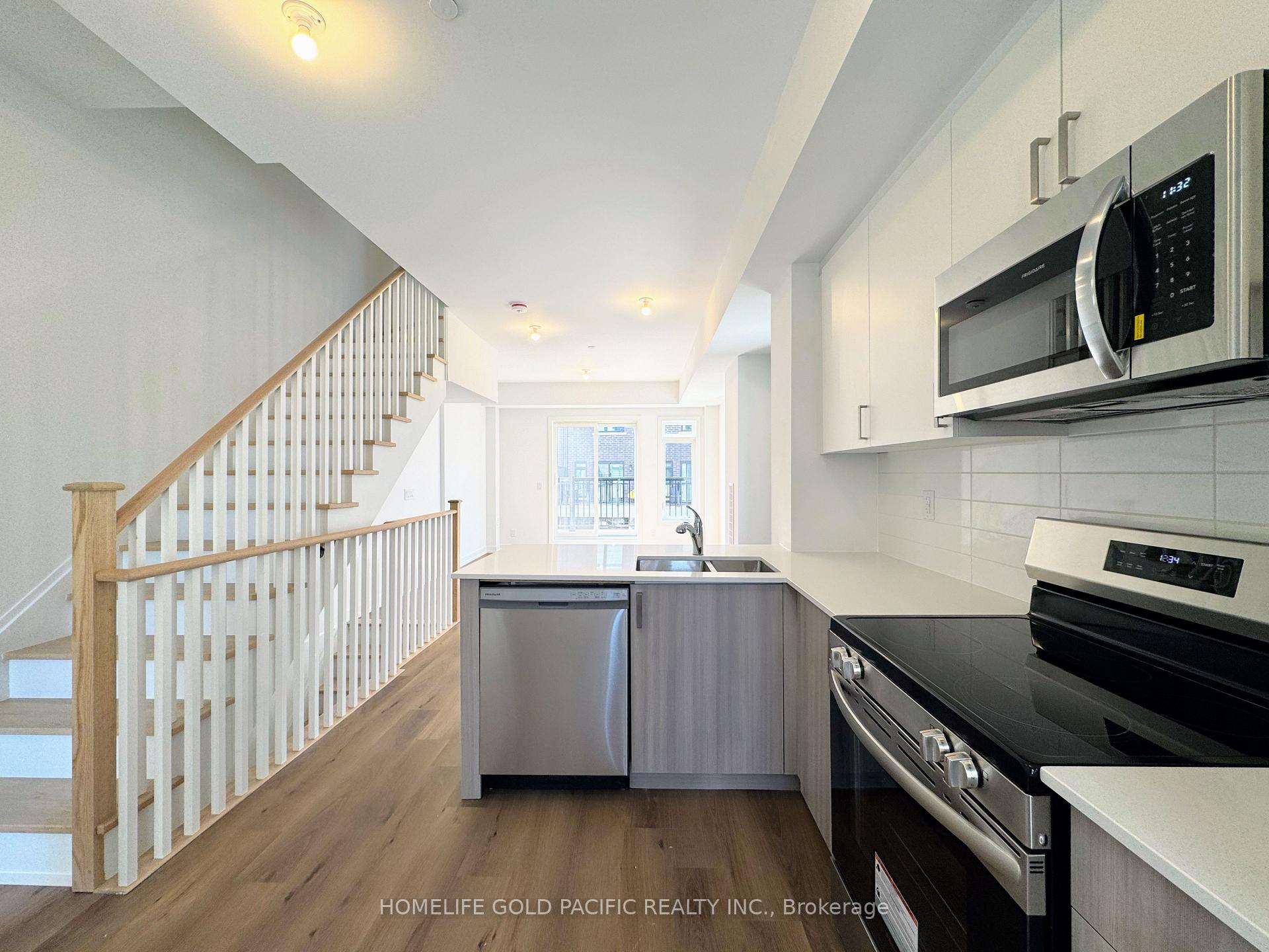 Photo 8 of 5 Spruce Pines Crescent, North York, Victoria Village — HOMEH