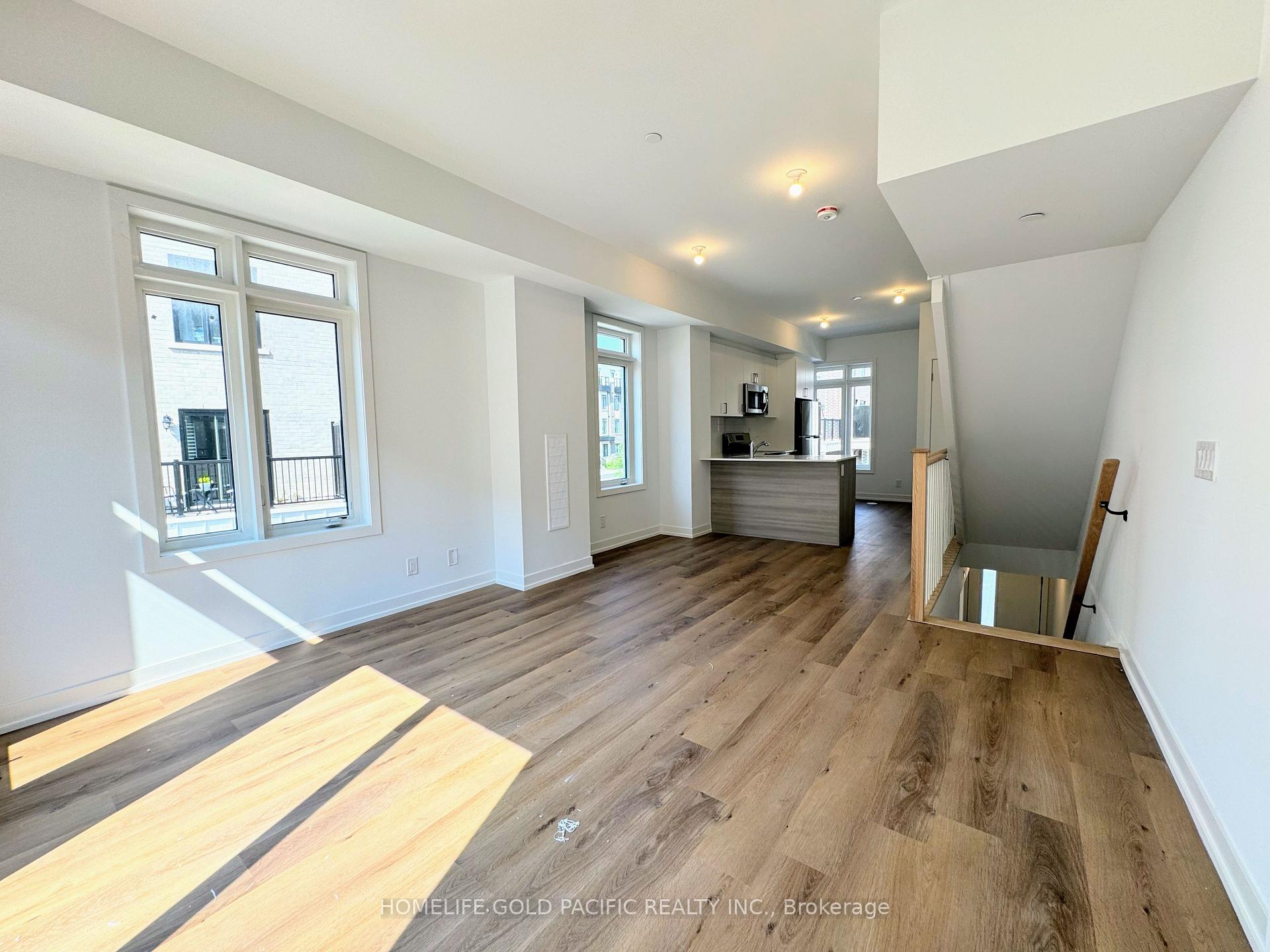 Photo 9 of 5 Spruce Pines Crescent, North York, Victoria Village — HOMEH