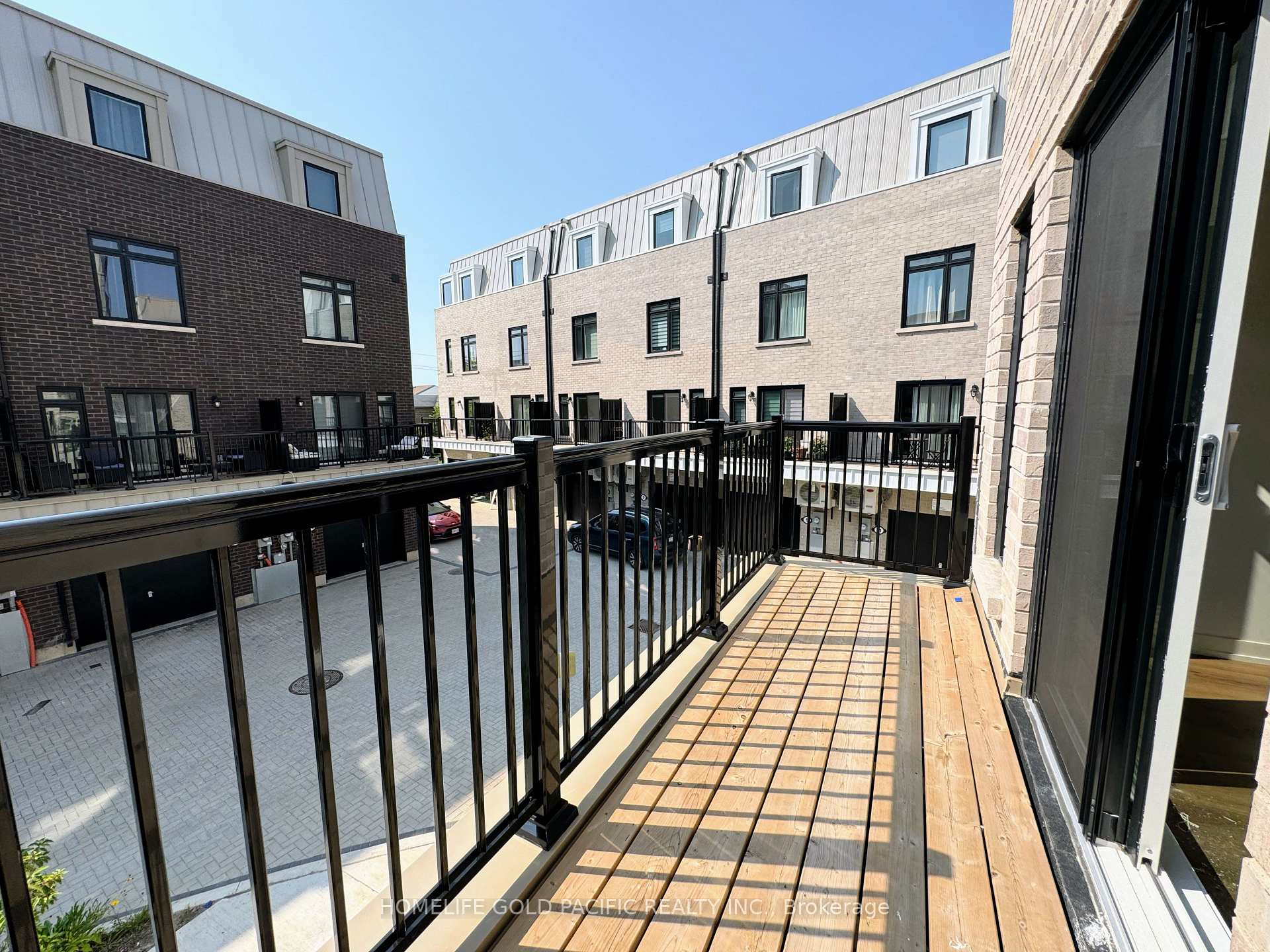 Photo 11 of 5 Spruce Pines Crescent, North York, Victoria Village — HOMEH